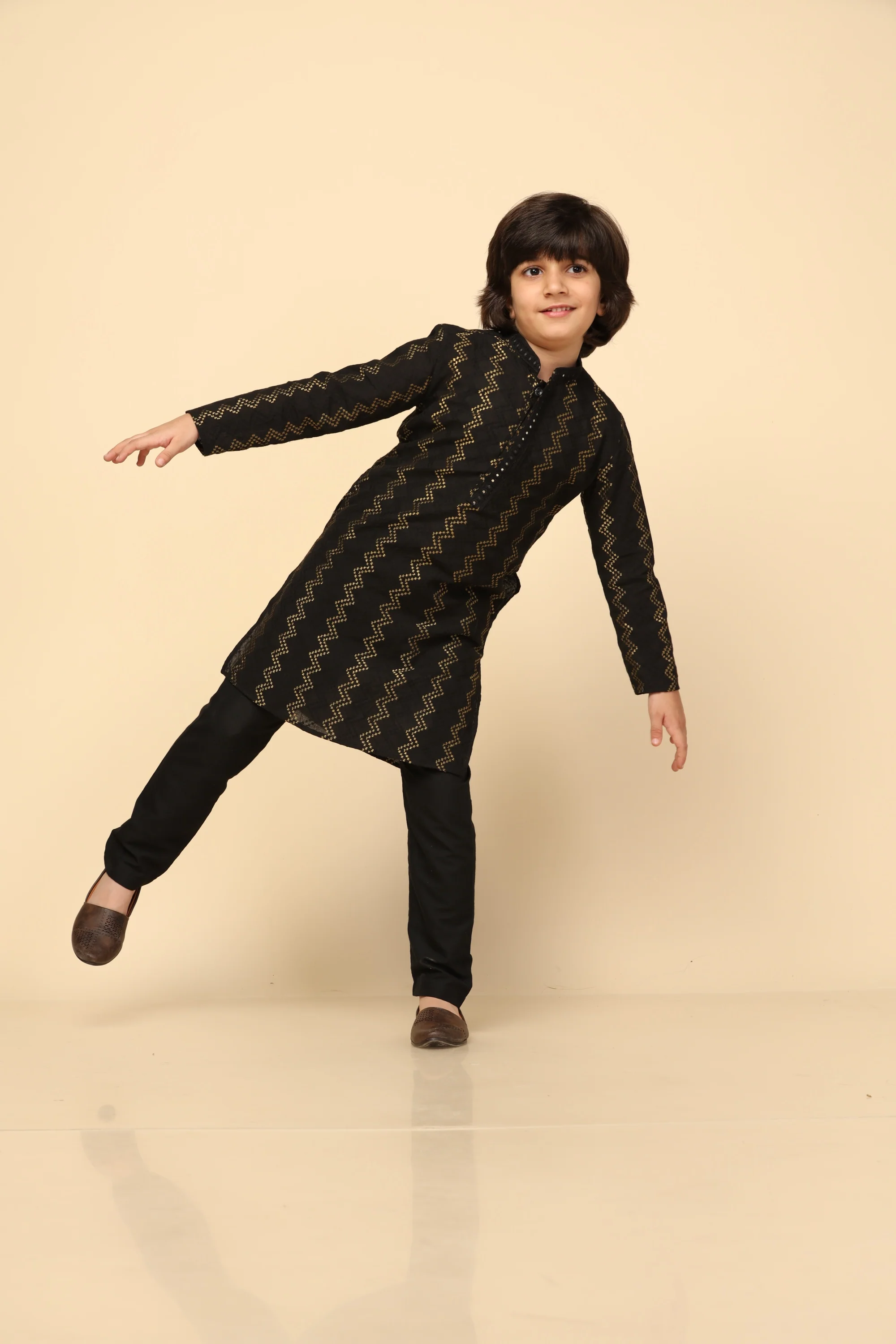 Boy's Black Embroidered Kurta - Image 6