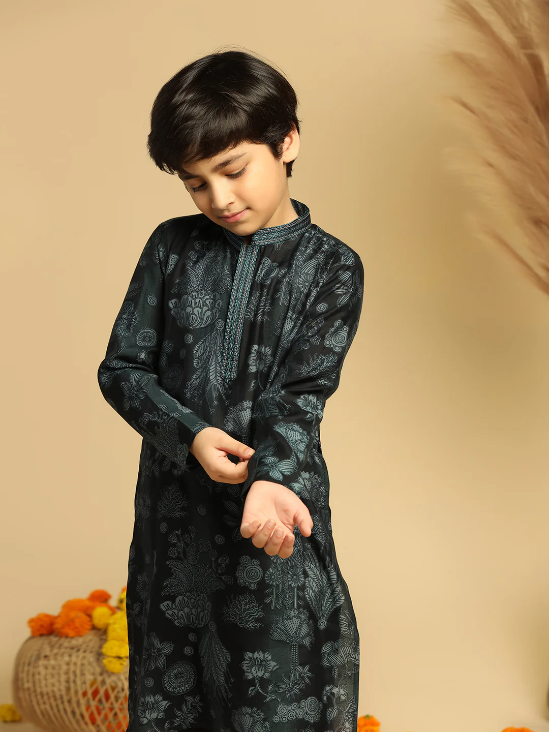 Boy's Black Printed Kurta - Image 6