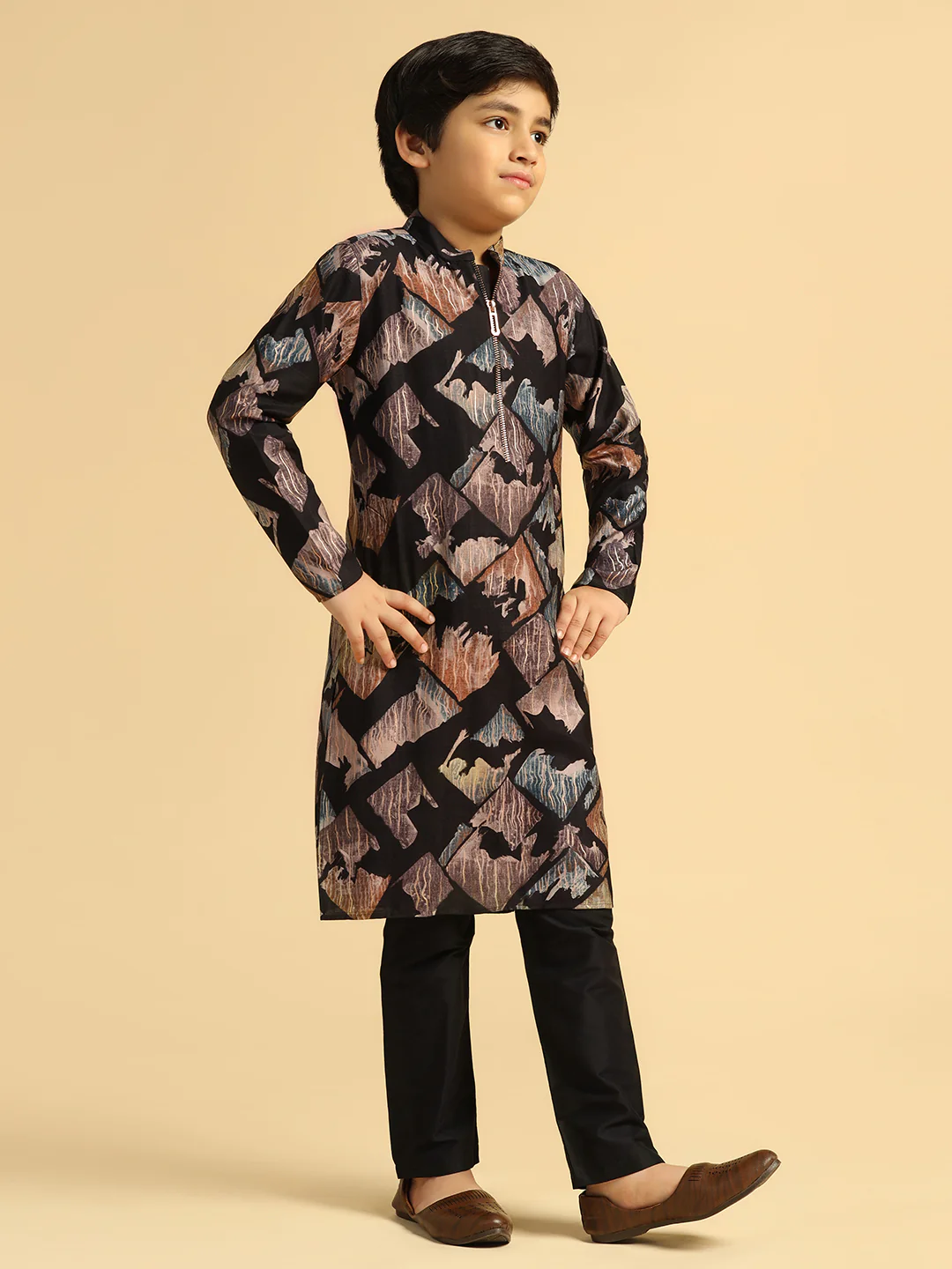 Boy's Black Printed Kurta - Image 3