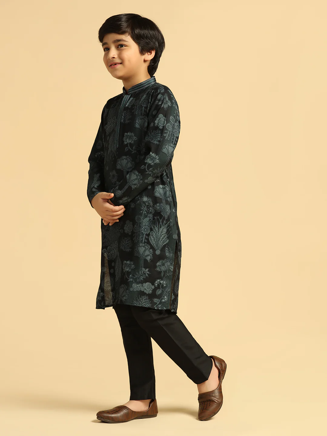 Boy's Black Printed Kurta Pyjama Set - Image 2