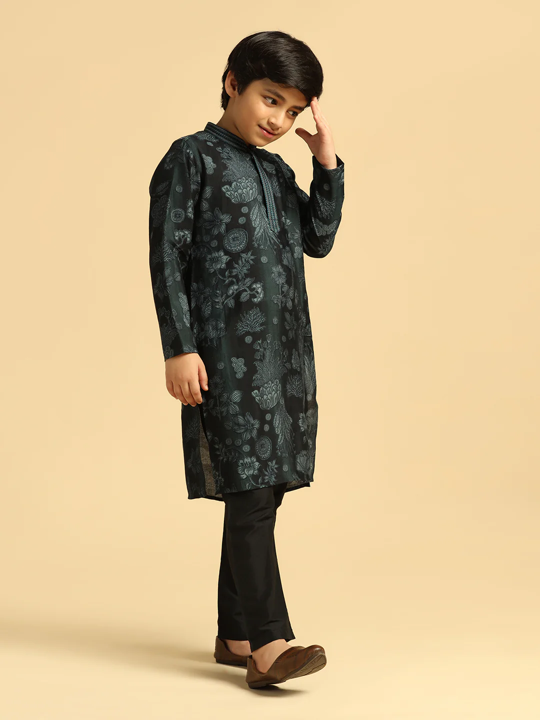 Boy's Black Printed Kurta Pyjama Set - Image 3