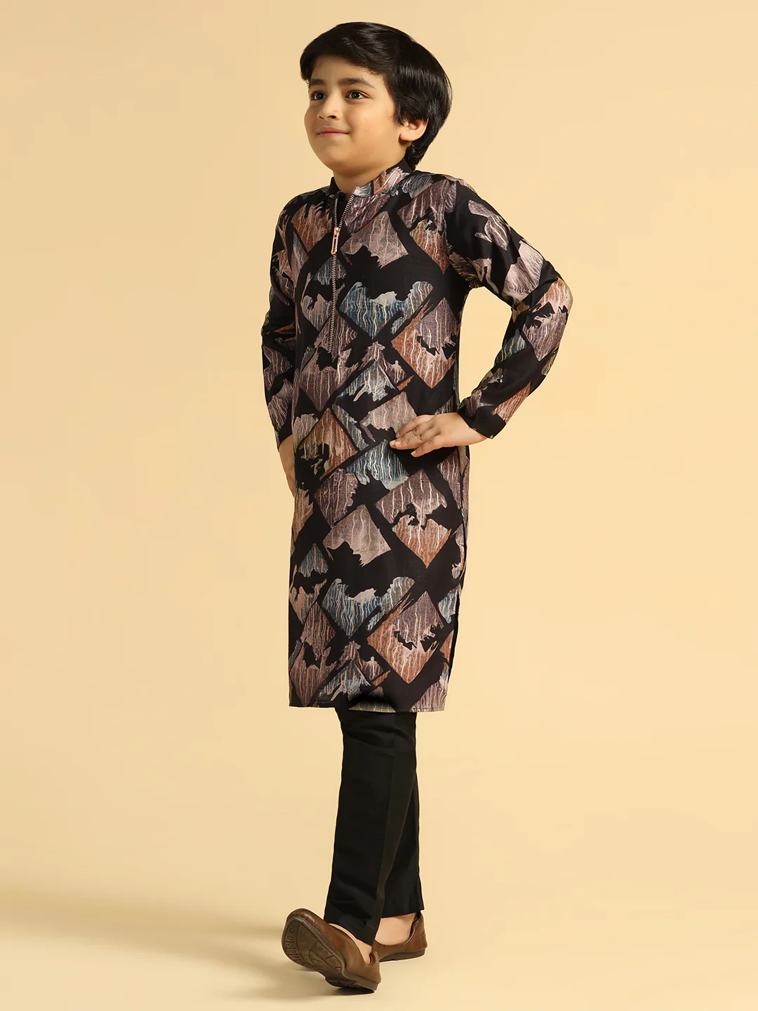 Boy's Black Printed Kurta Pyjama Set - Image 2