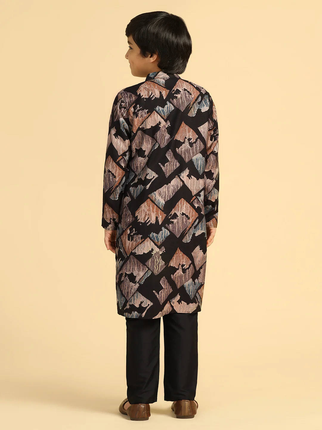 Boy's Black Printed Kurta Pyjama Set - Image 4