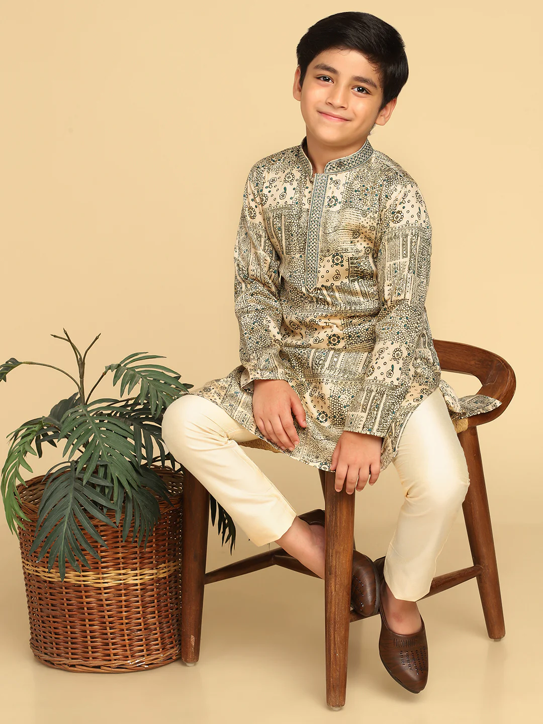 Boy's Bottle Green Foil Print Abstract Kurta Pyjama Set - Image 7