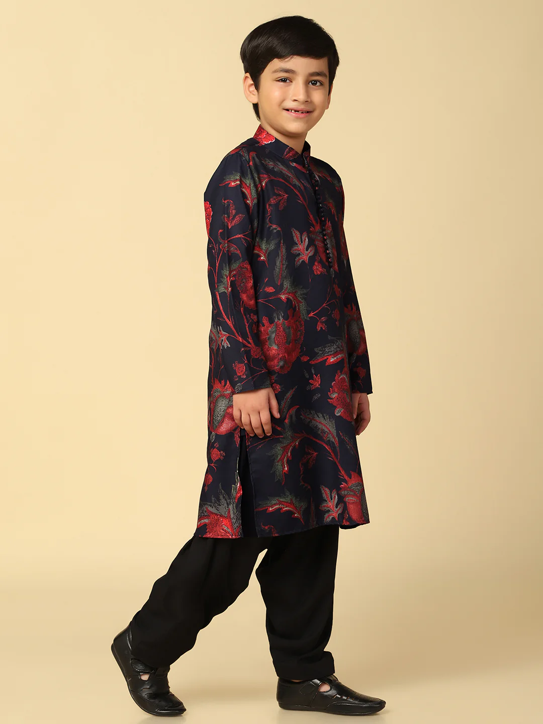 Boy's Maroon Printed Floral Kurta Patiala Set - Image 3