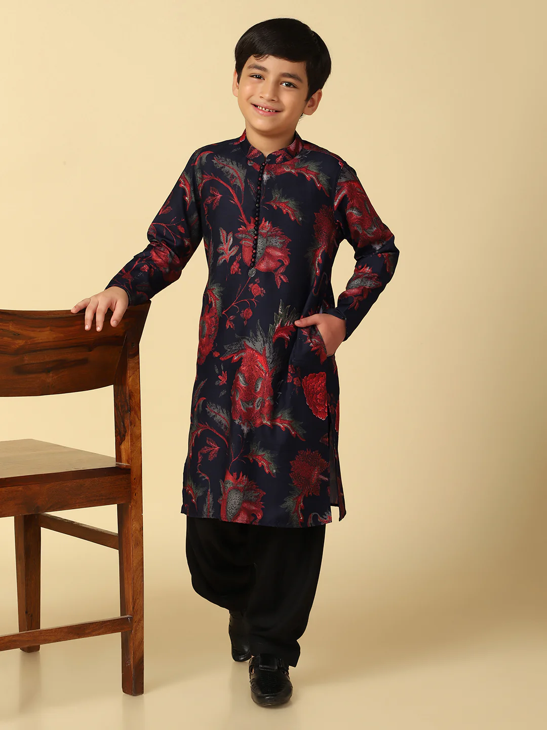 Boy's Maroon Printed Floral Kurta Patiala Set - Image 7