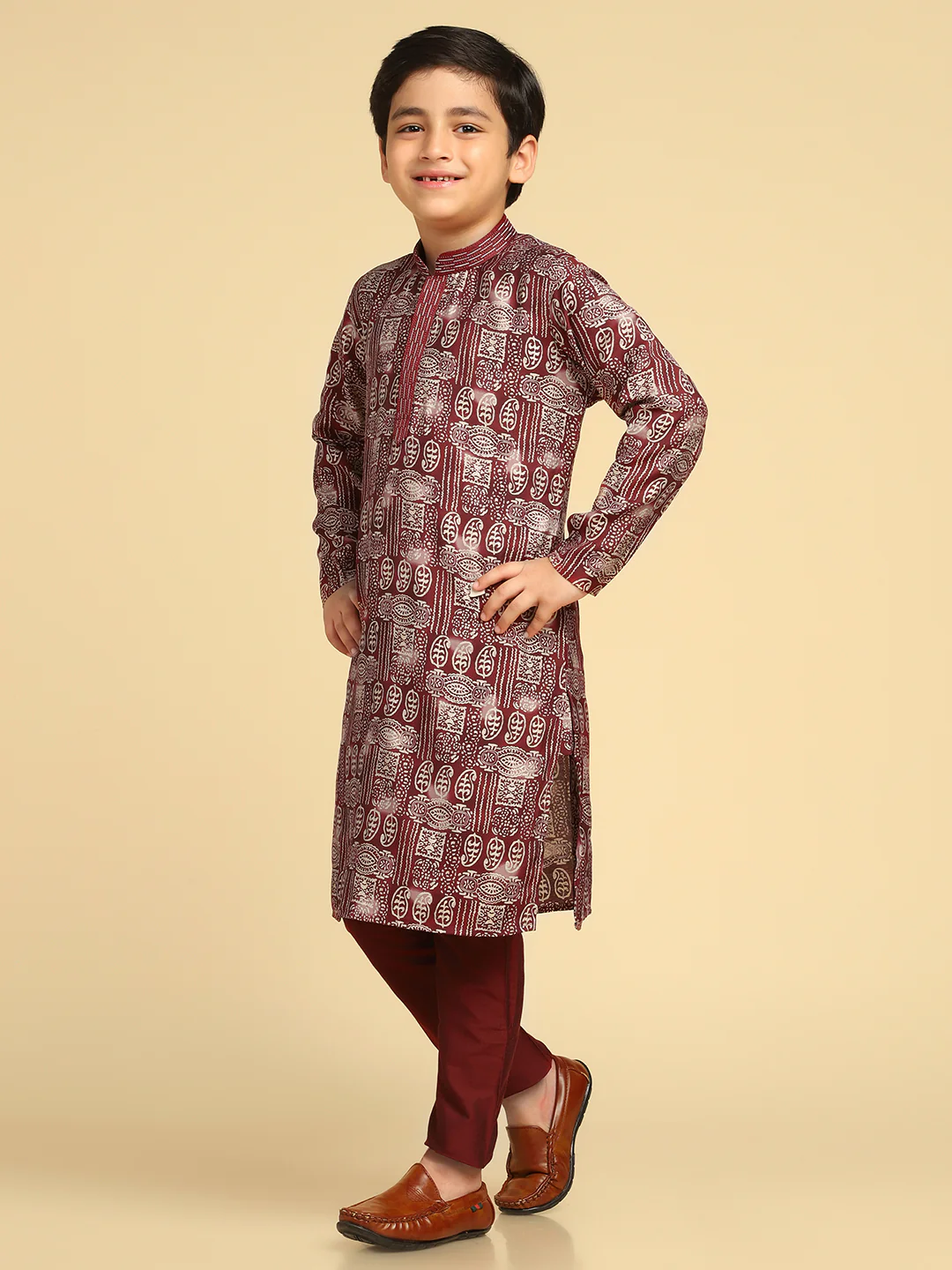 Boy's Maroon Printed Paisley Kurta Pyjama Set - Image 2