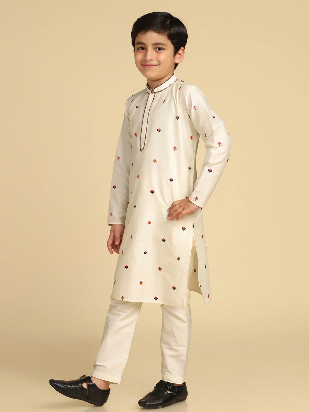 Boy's Off White Embroidered Ethnic Motifs Kurta - Image 2