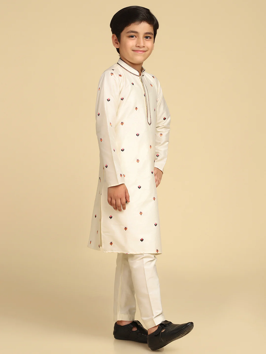 Boy's Off White Embroidered Ethnic Motifs Kurta - Image 3