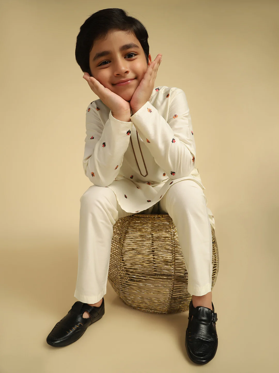 Boy's Off White Embroidered Ethnic Motifs Kurta - Image 6