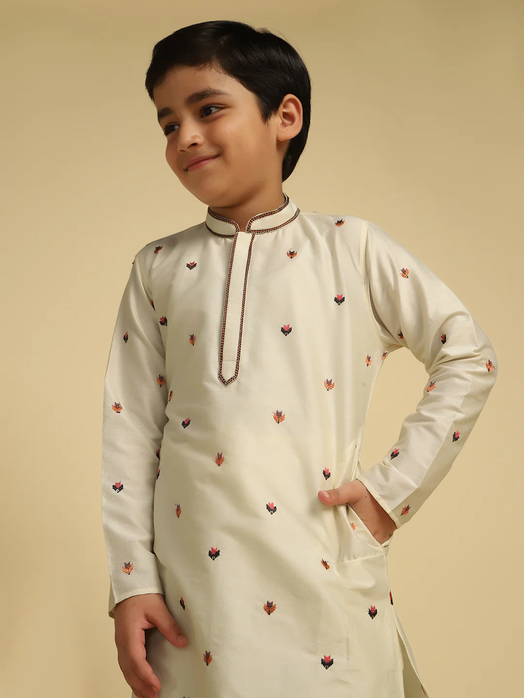 Boy's Off White Embroidered Ethnic Motifs Kurta Pyjama Set - Image 8