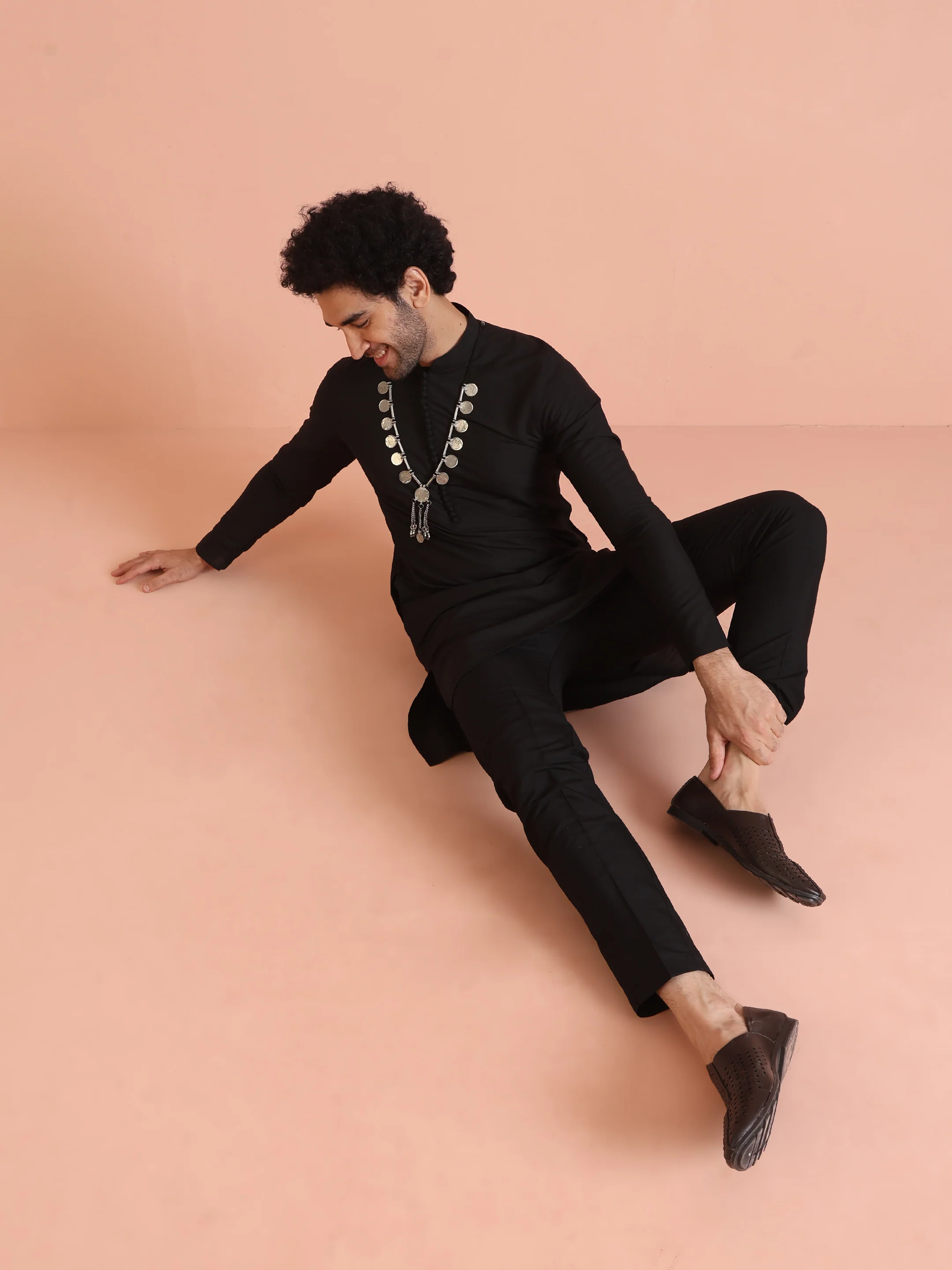 Black Solid Mid Kurta - Image 7
