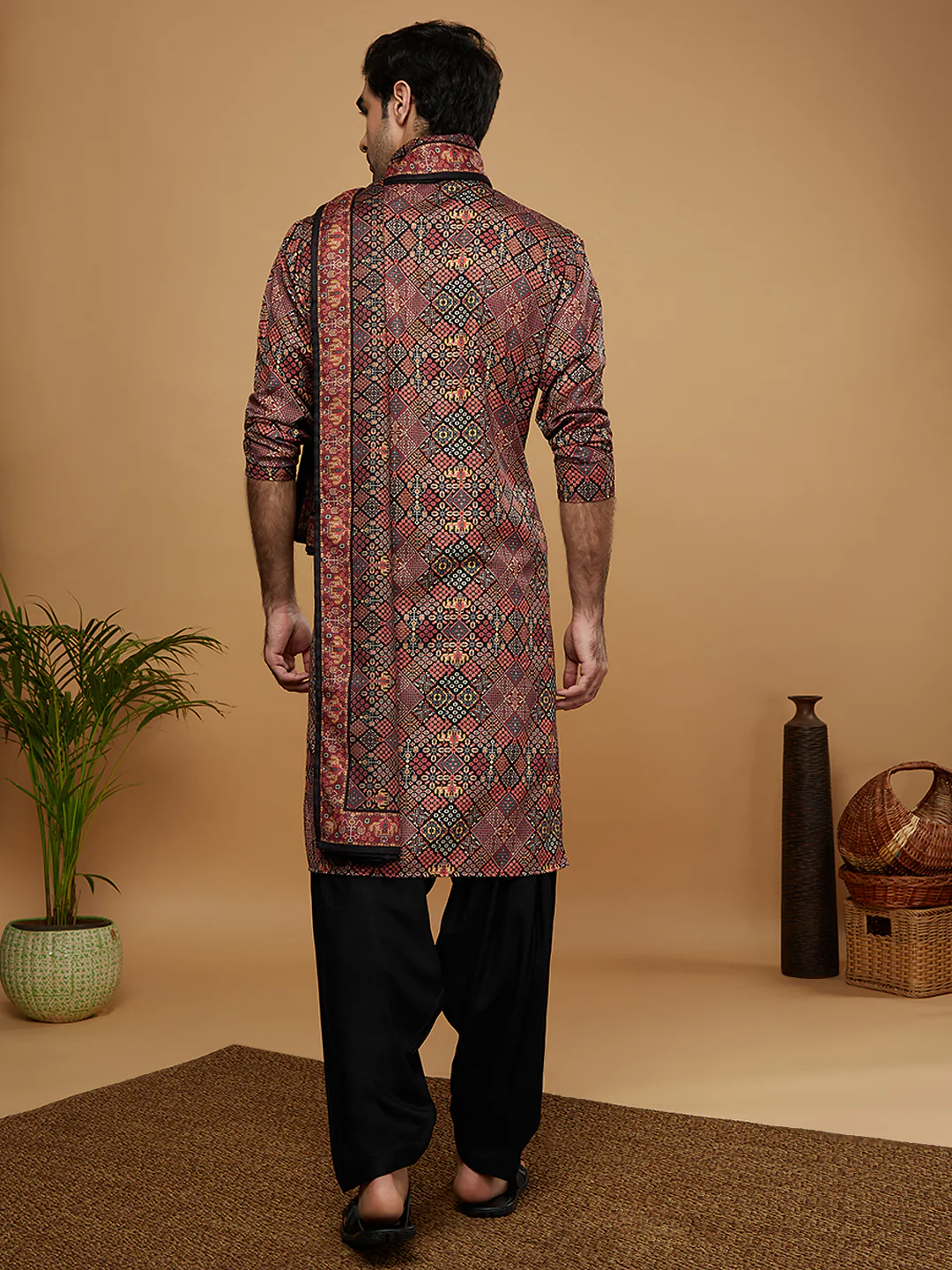 Men Black Kurta Patiala Set With Dupatta - Image 4