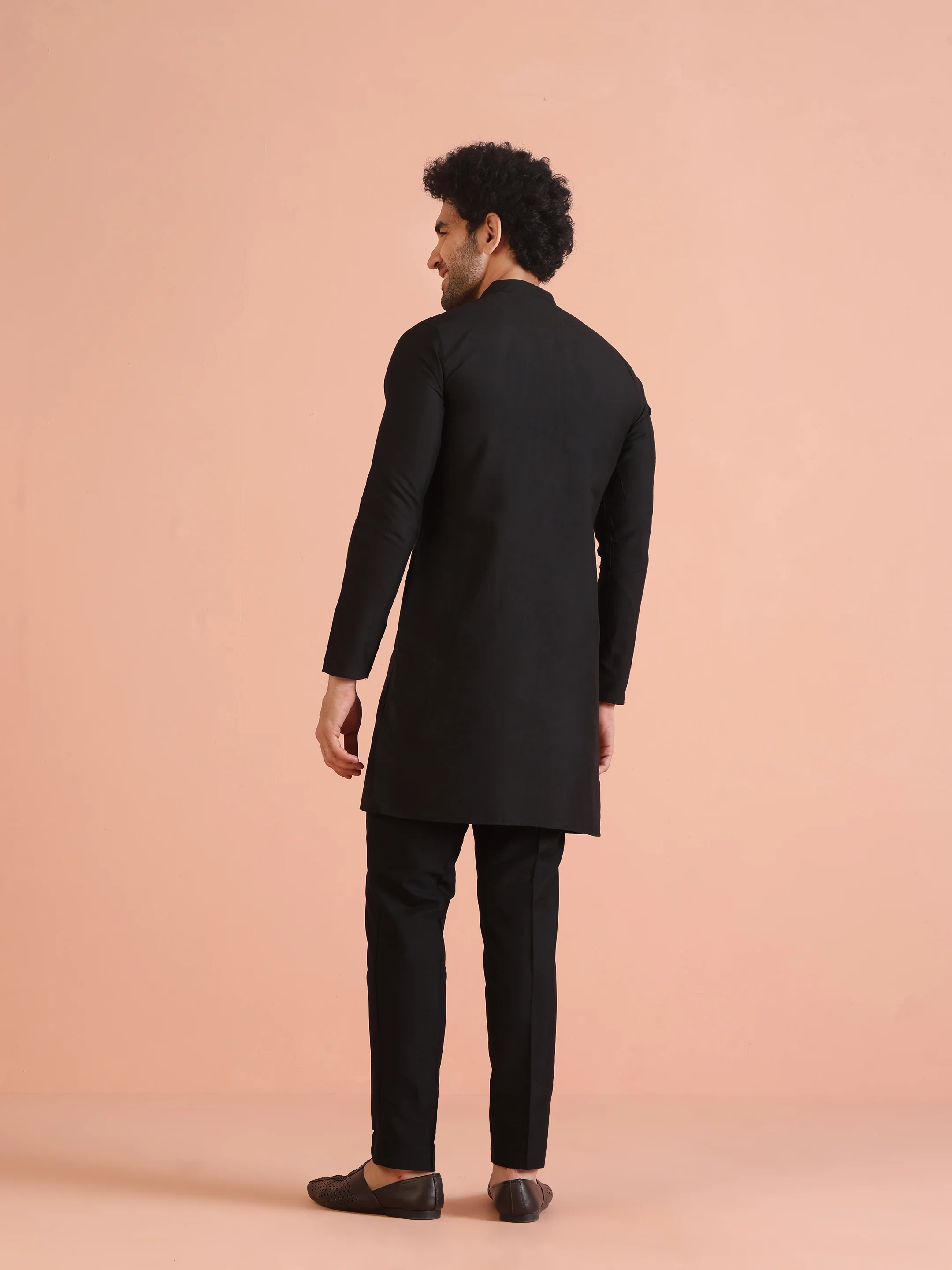 Black Silk Blend Solid Mid Kurta Trouser Set - Image 4