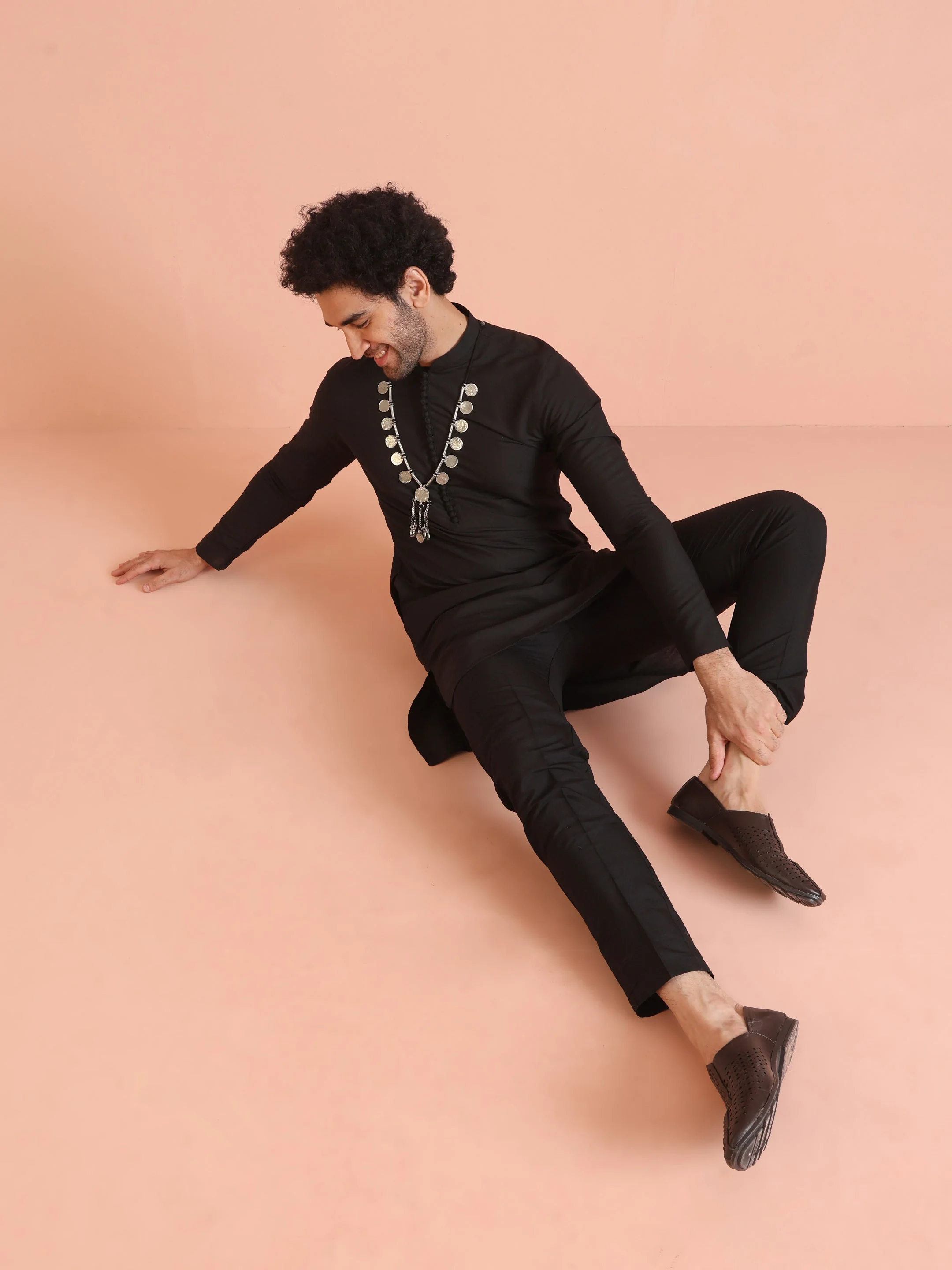 Black Silk Blend Solid Mid Kurta Trouser Set - Image 9