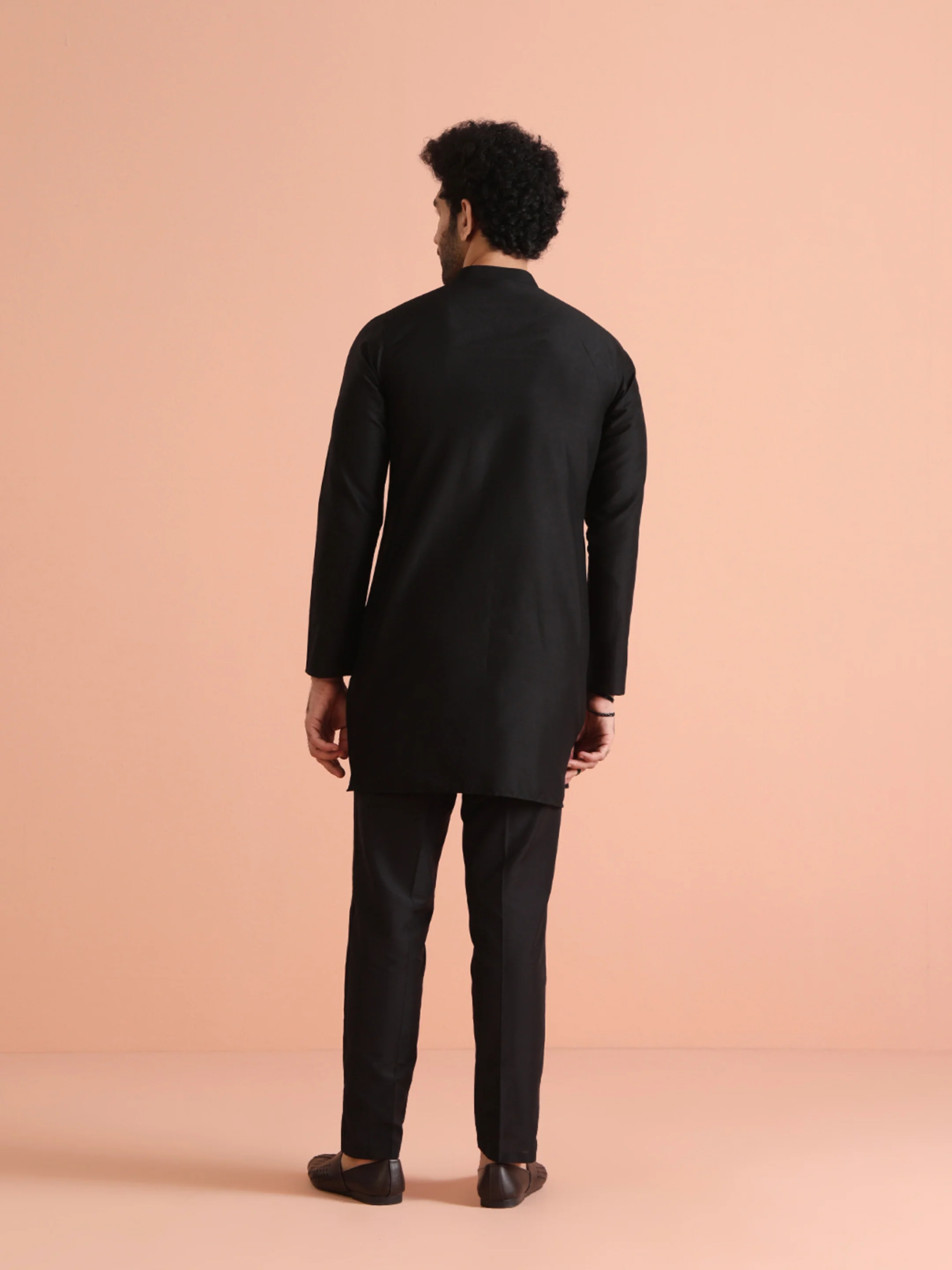 Men Black Slim Fit Solid Kurta Trousers Set - Image 4