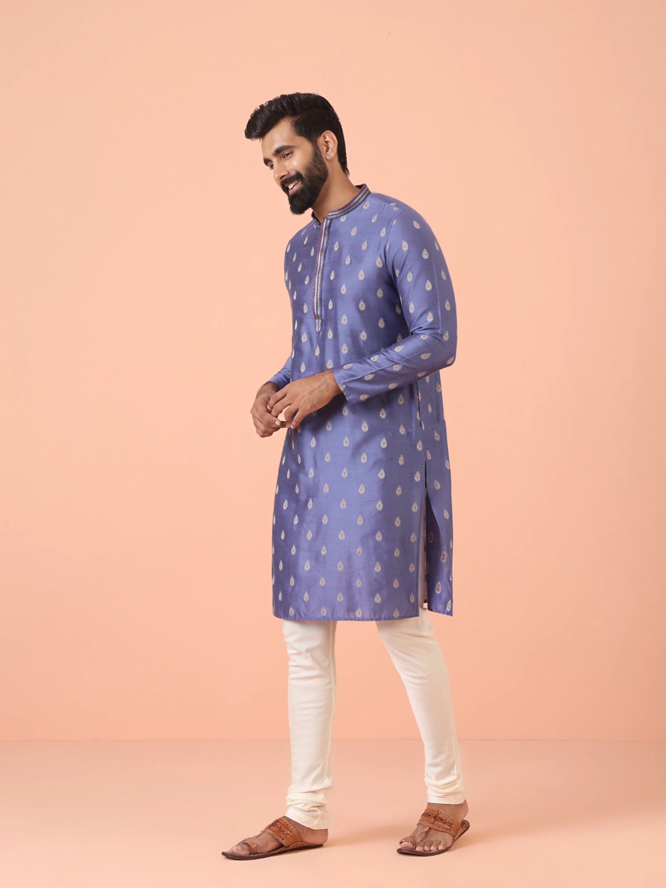 Lavender Kurta with Silver Buta Print and Contrast Placket - Image 4