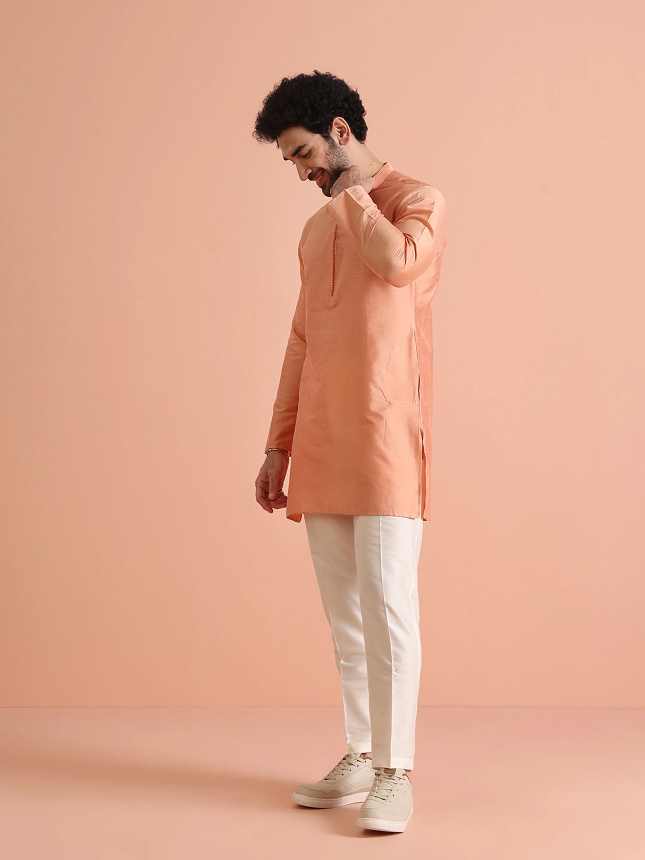 Peach Silk Blend Solid Mid Kurta - Image 3