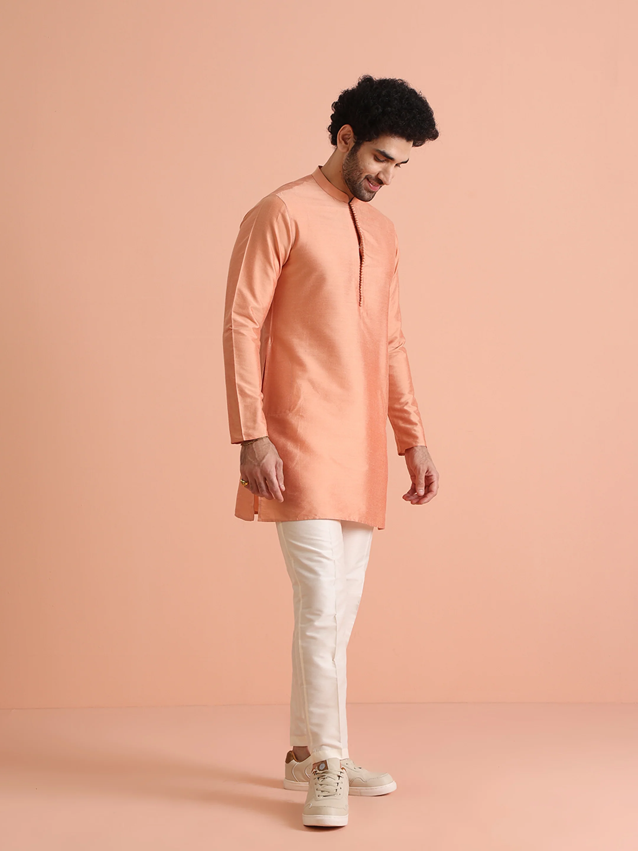 Peach Silk Blend Solid Mid Kurta Trouser Set - Image 2