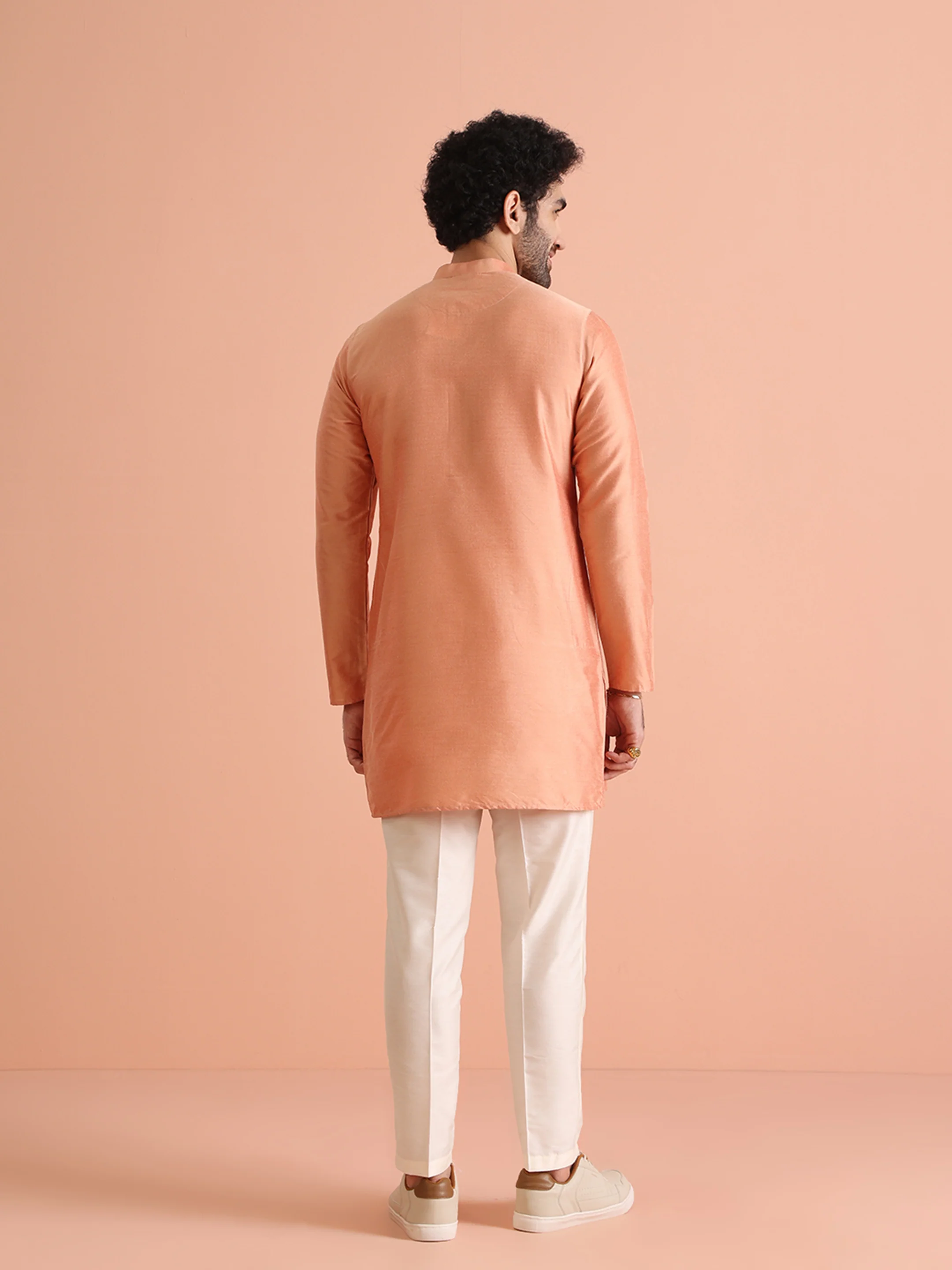 Peach Silk Blend Solid Mid Kurta Trouser Set - Image 4