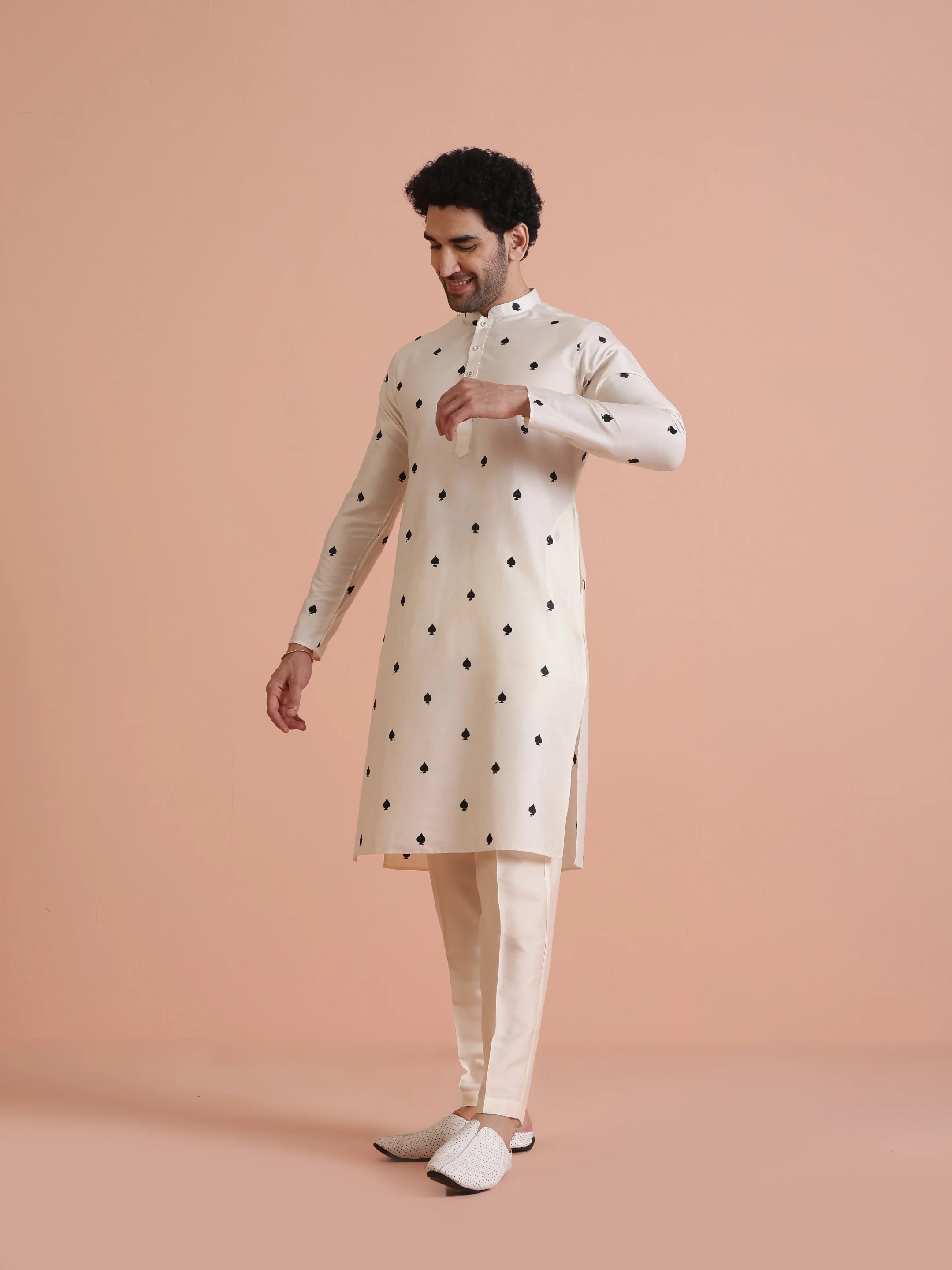 White Silk Blend Black Embroidered Kurta - Image 3