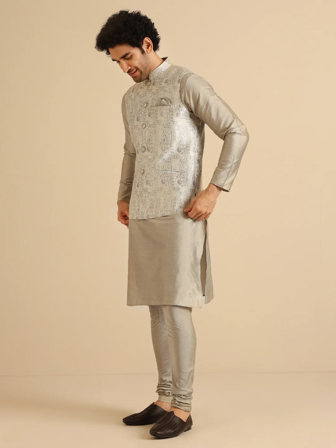 Men Grey Textured Nehru Jacket - Image 2