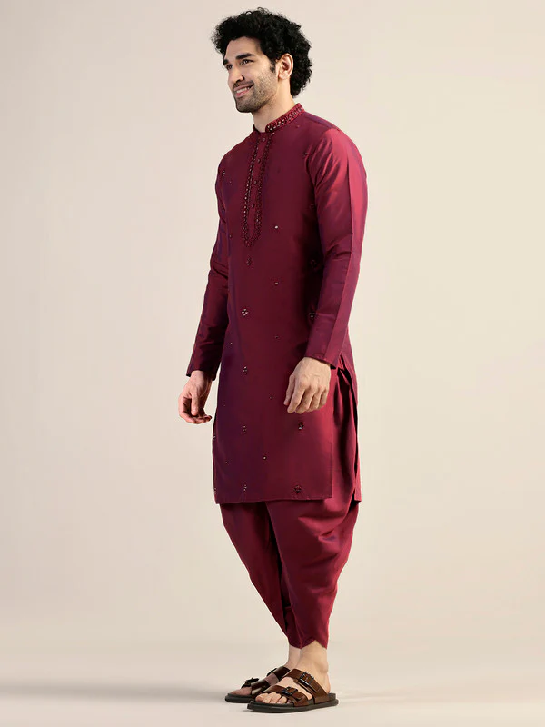 Maroon Embroidered Silk Blend Kurta - Image 3