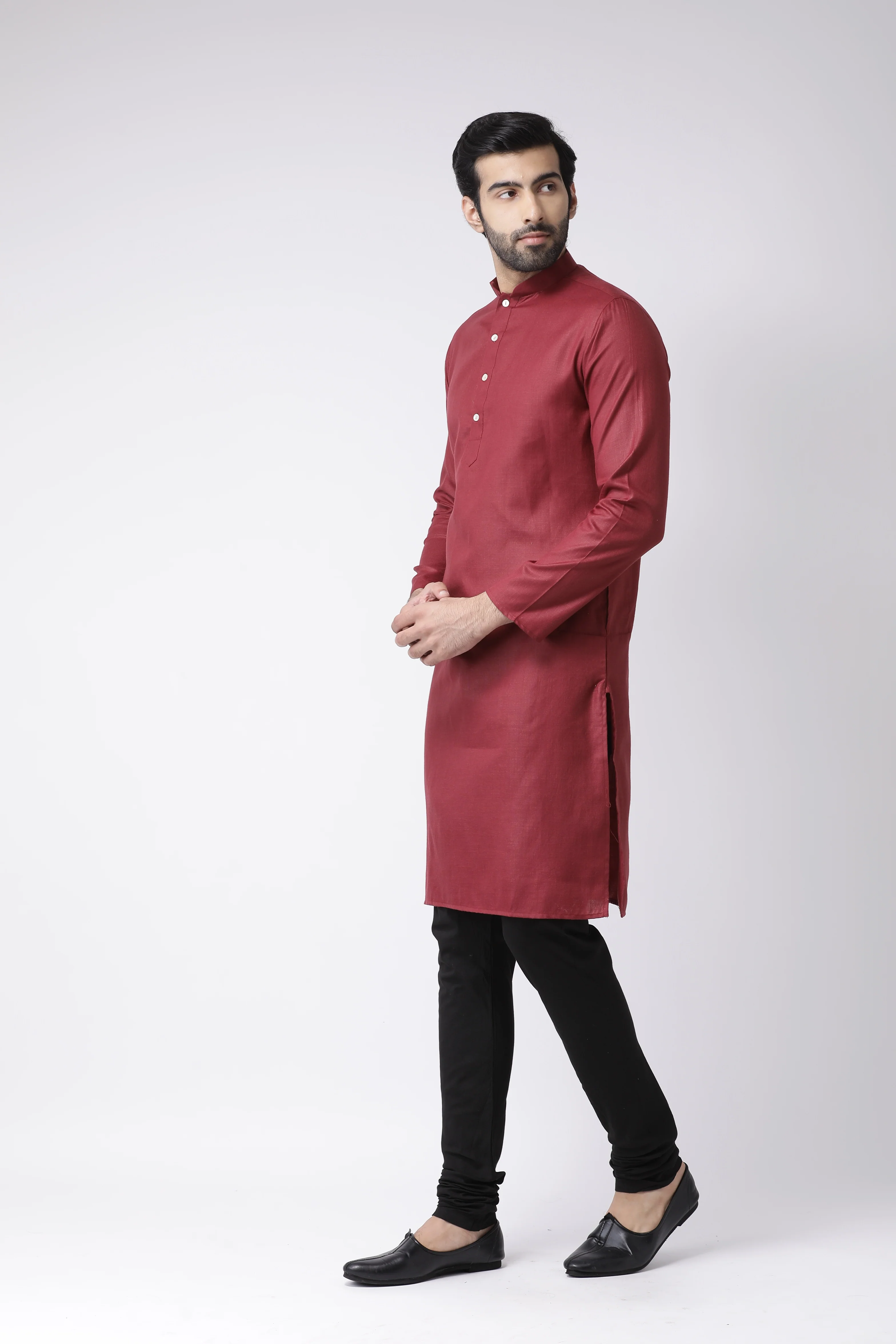 Men Maroon Solid Dyed Kurta - Image 2