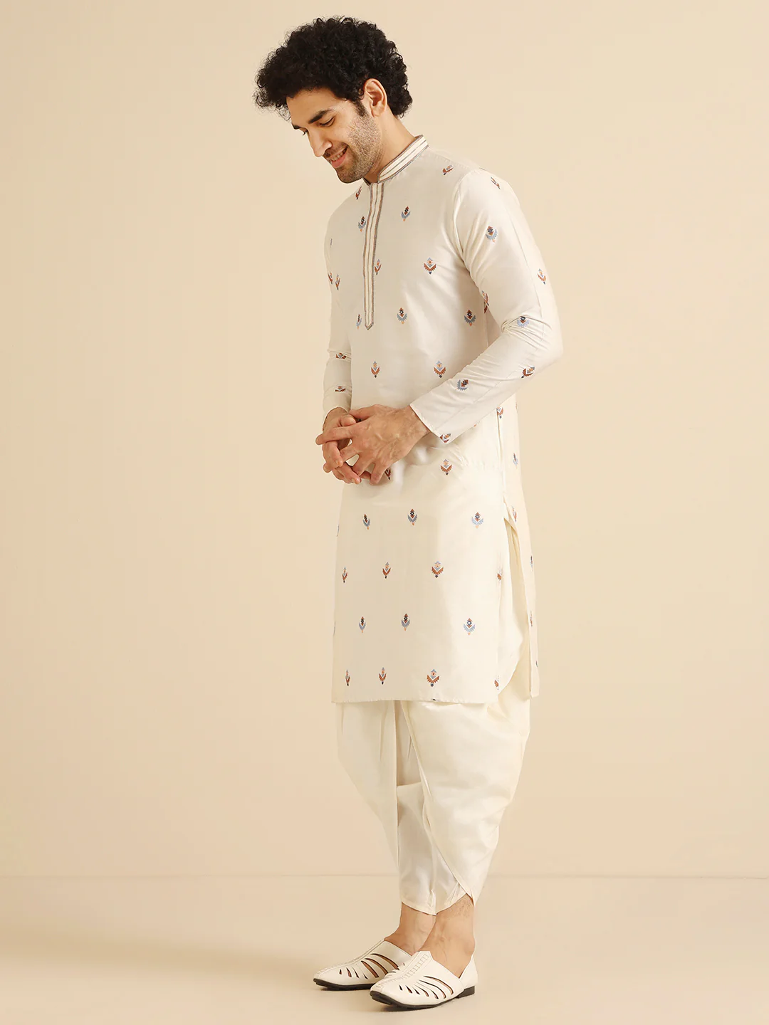 Cream Silk Blend Embroidered Kurta - Image 2
