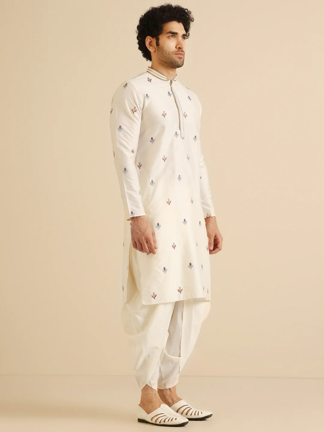 Cream Silk Blend Embroidered Kurta - Image 3