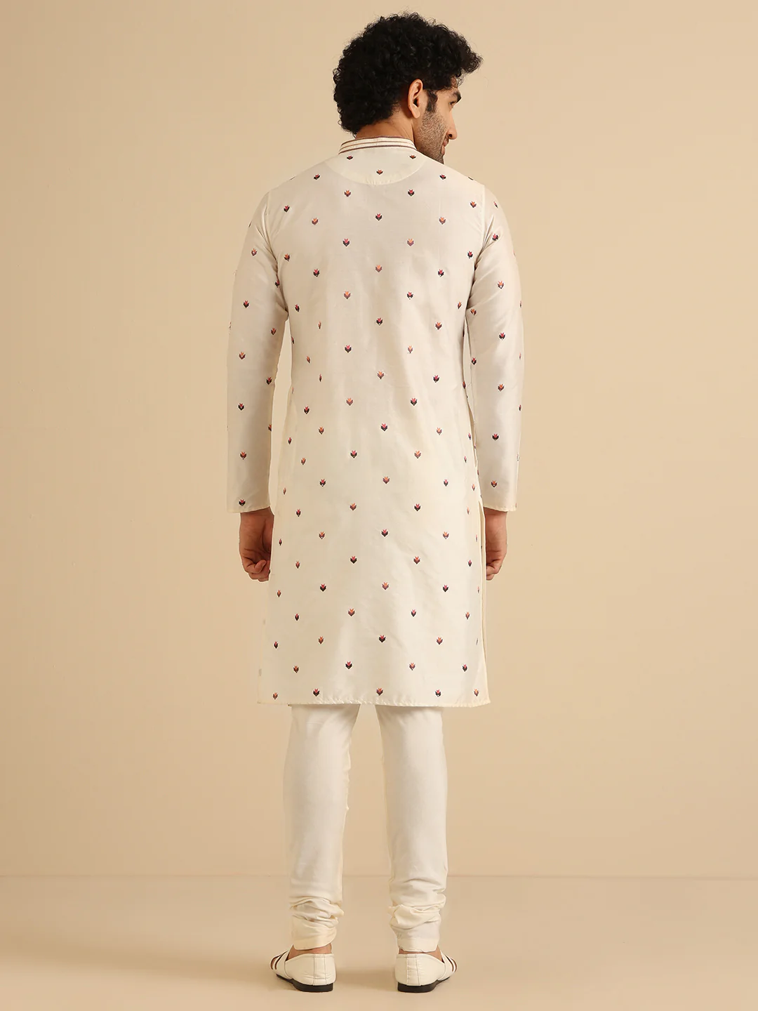 Cream Silk Blend Embroidered Kurta - Image 4