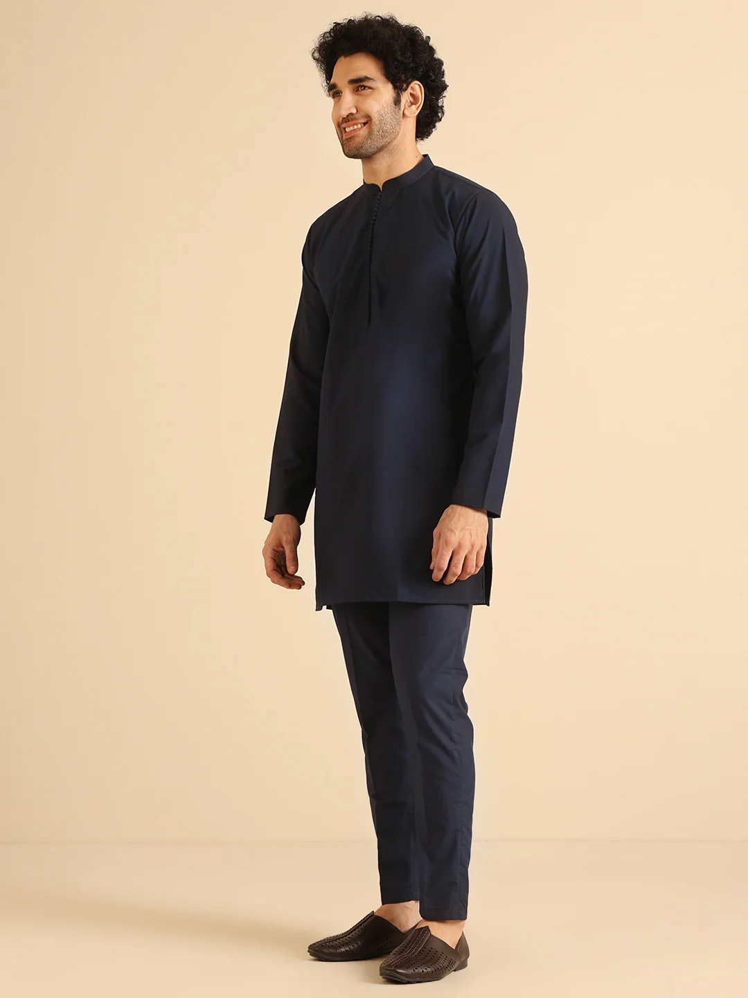 Navy Blue Silk Blend Solid Mid Kurta Trouser Set - Image 3