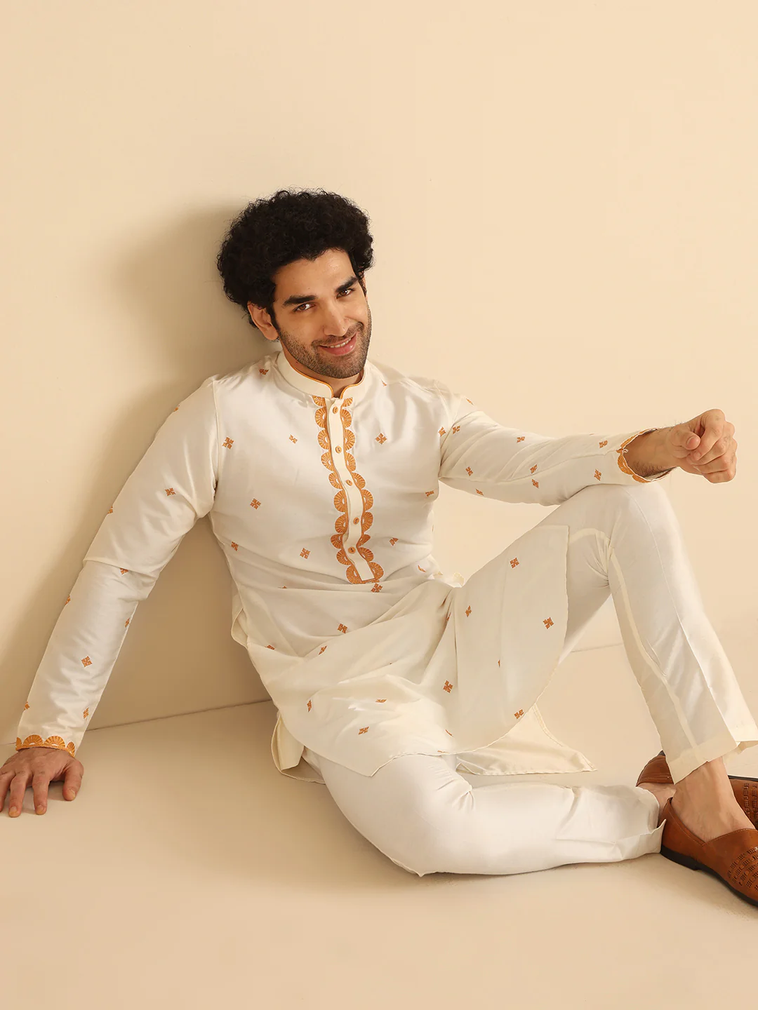 Cream Silk Blend Golden Embroidered Kurta - Image 6