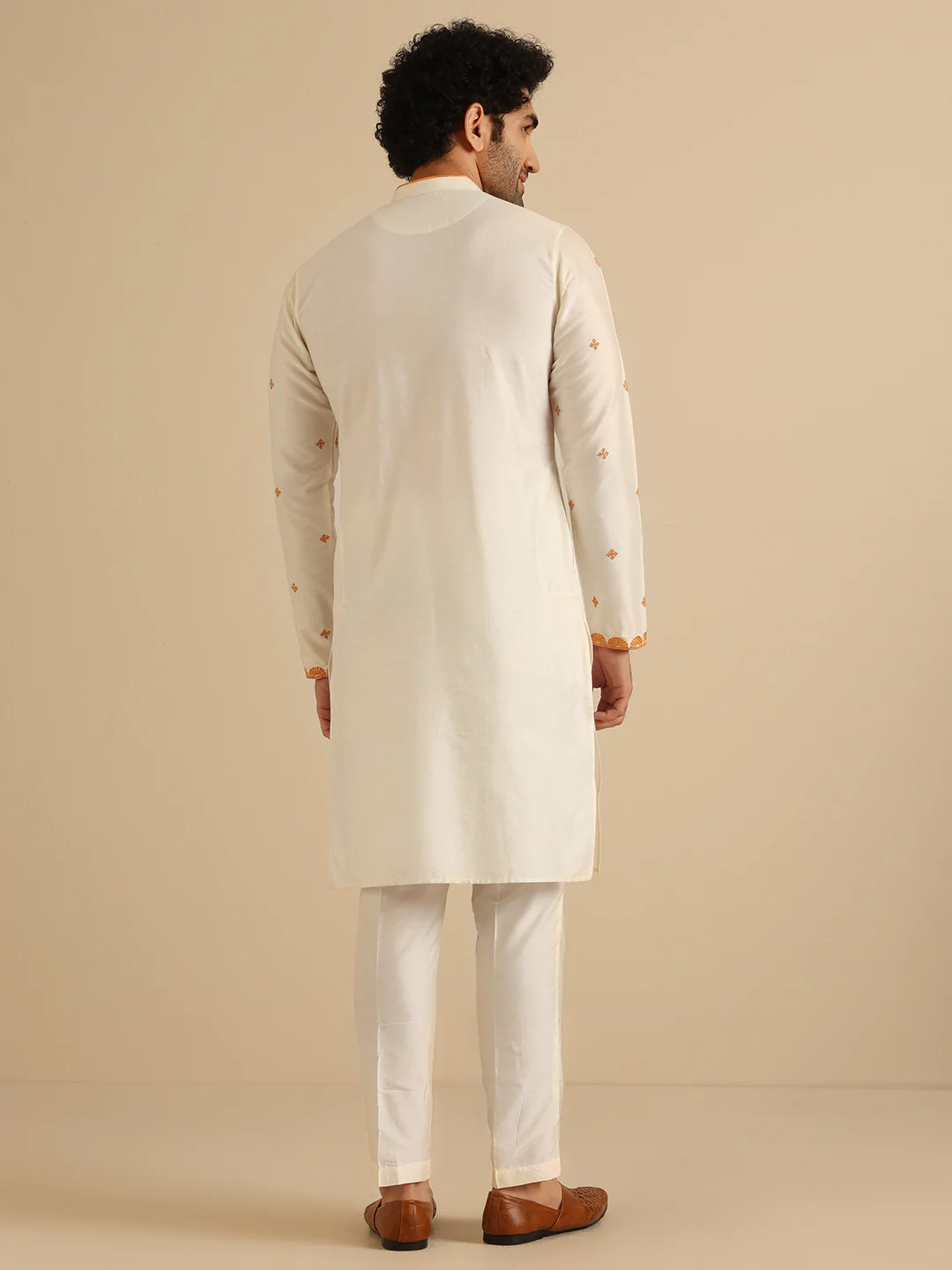Men Off White Kurta Trouser Set - Image 5