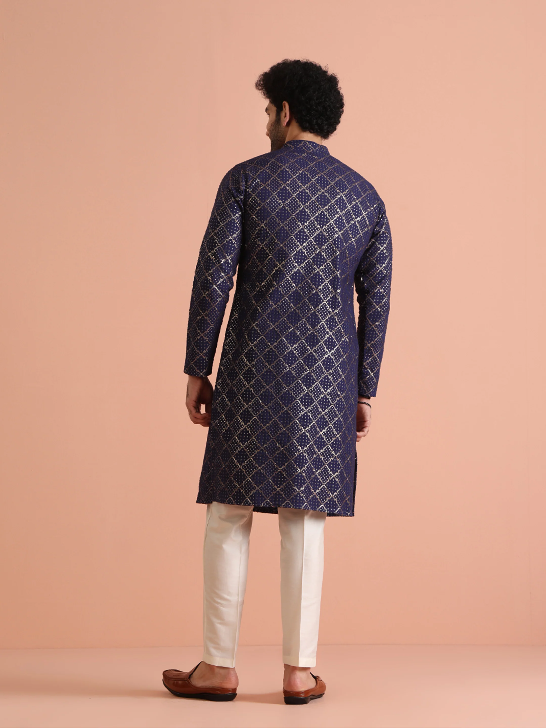 Men Purple Sequinned Kurta Trouser Set - Image 4
