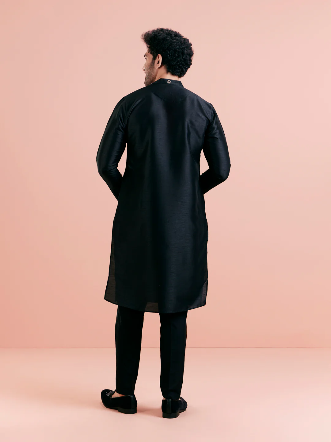 Men Black Embroidered Kurta - Image 5