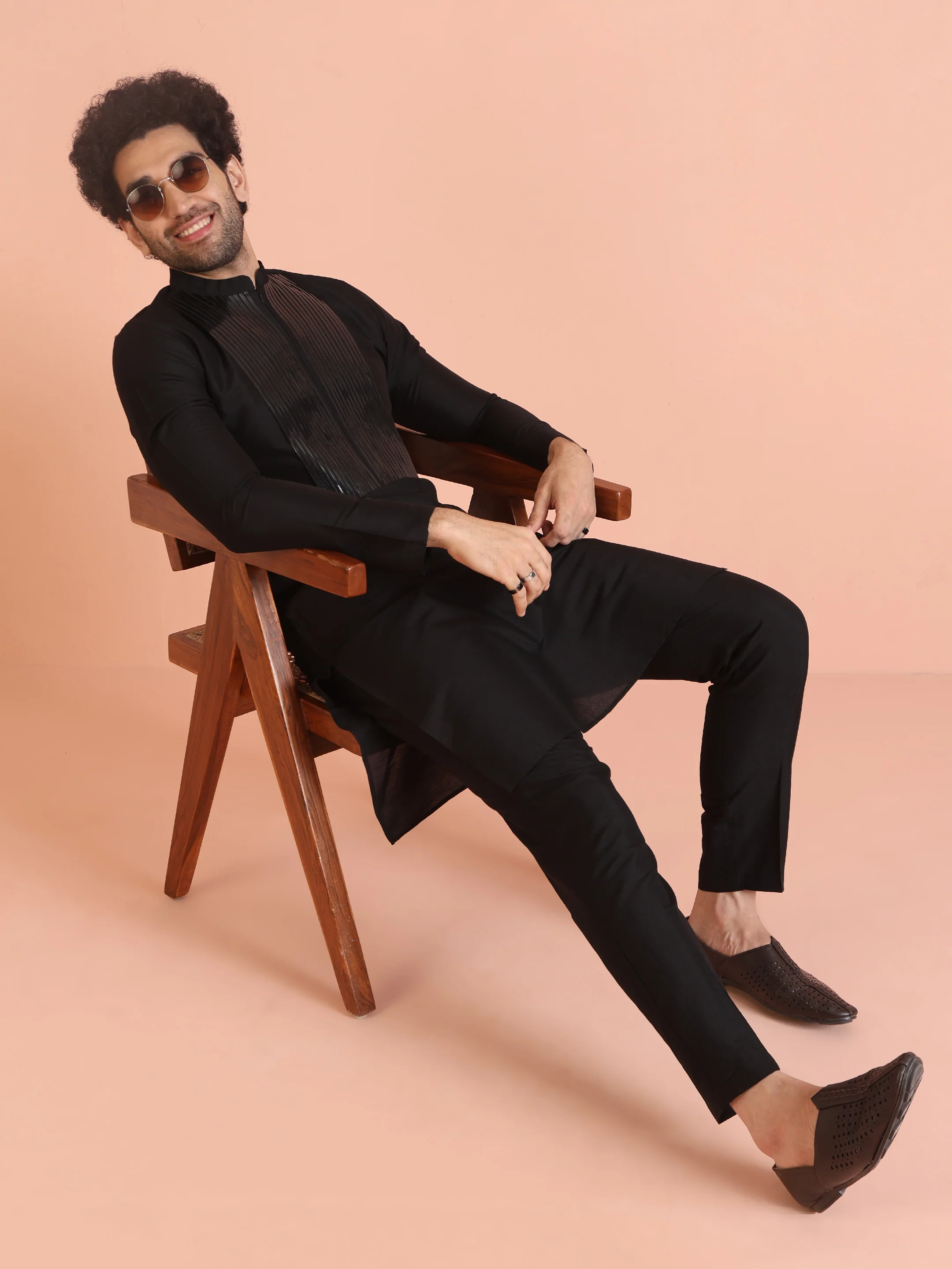 Men Black Tape Work Embellished Kurta - Image 2