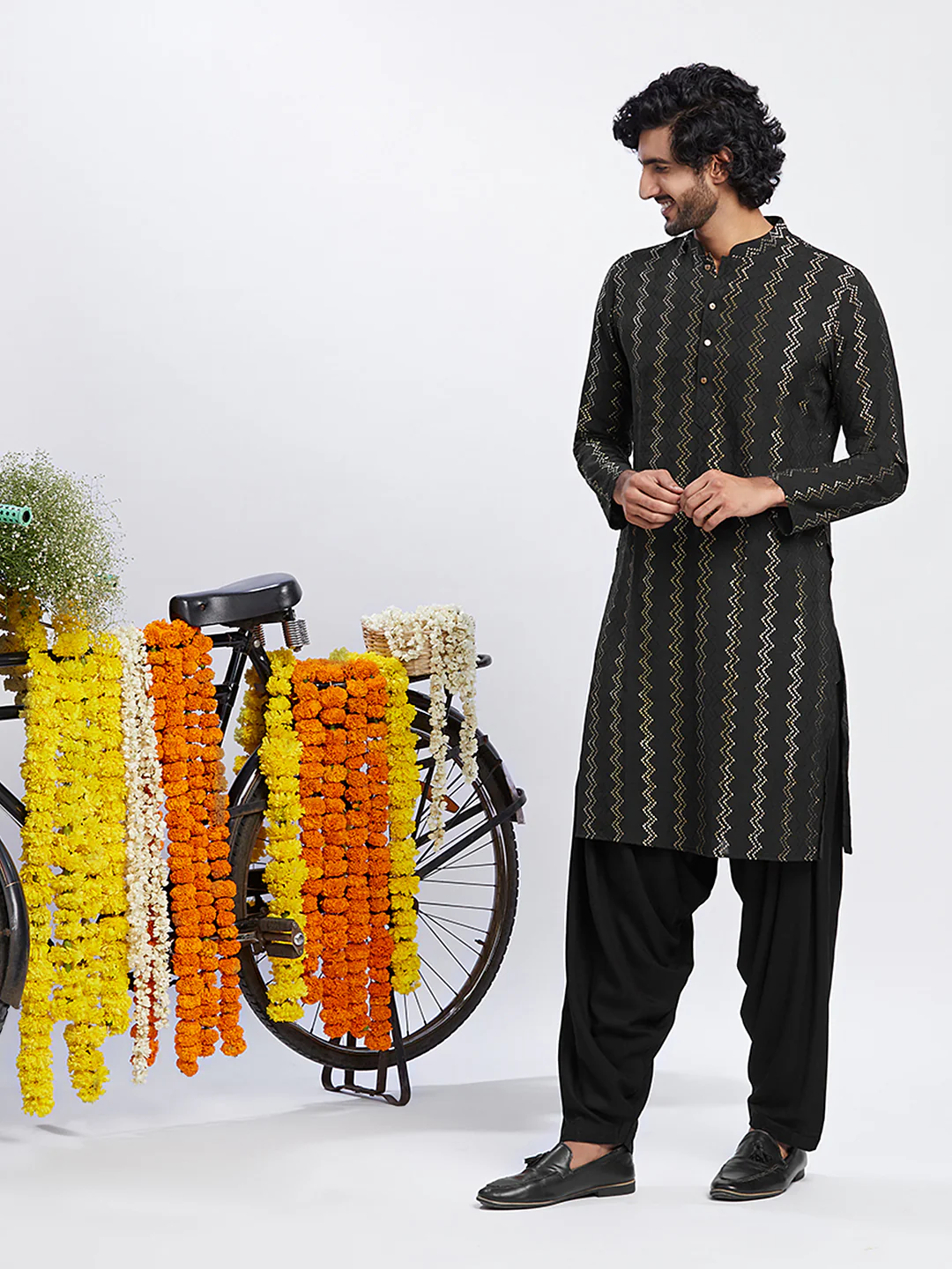 Black Cotton Metallic Printed Long Kurta - Image 3