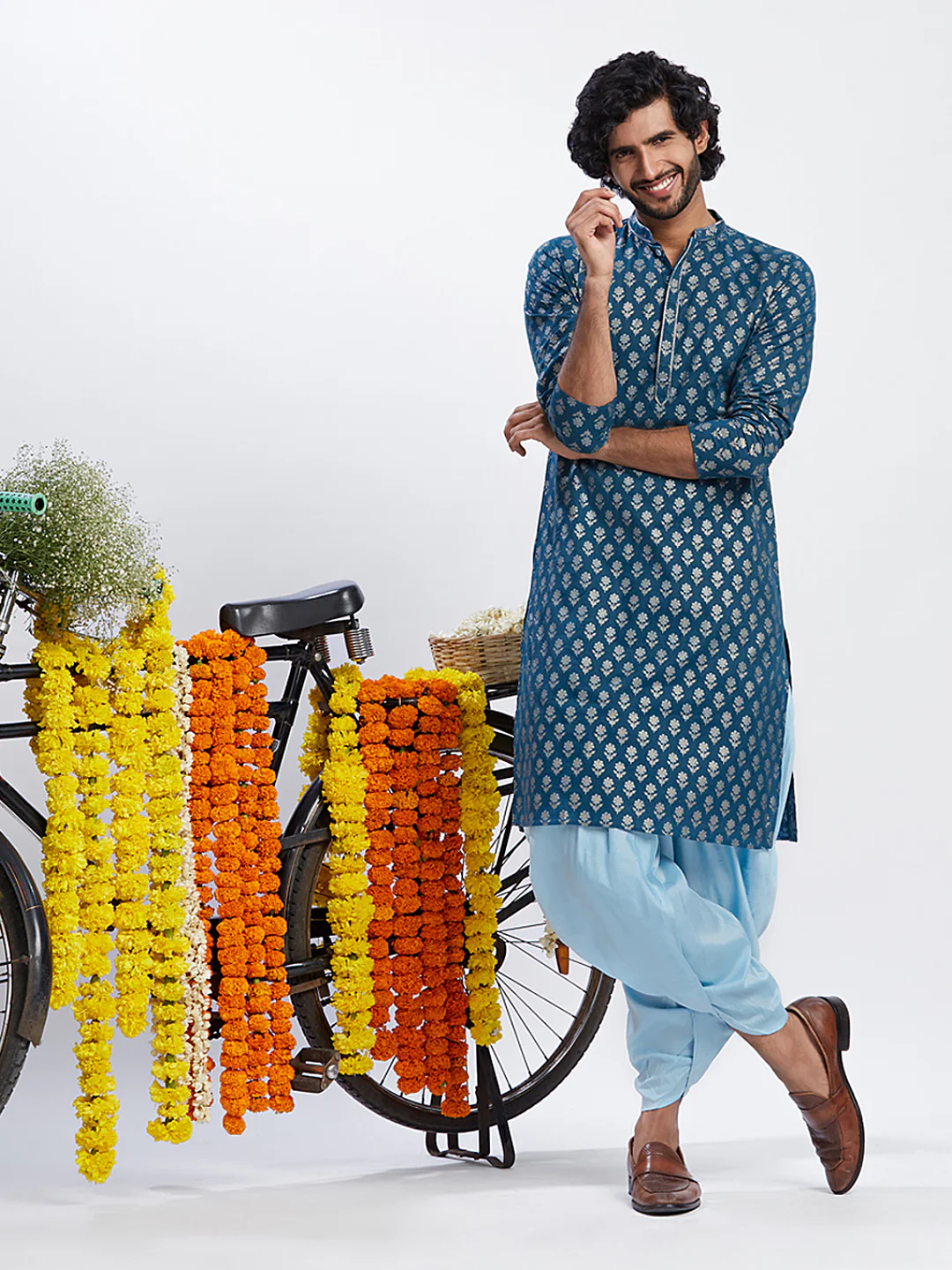 Men Blue Floral Kurta - Image 2