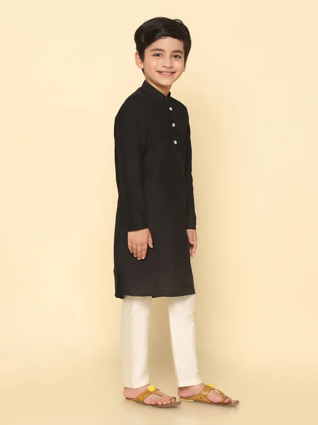 Boy's Black Solid Kurta - Image 2