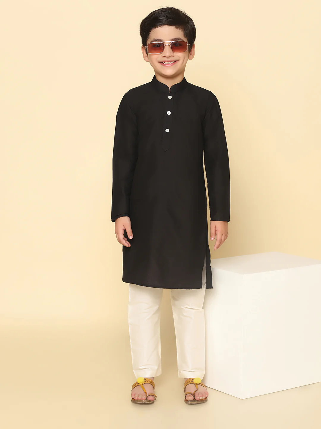 Boy's Black Kurta Pyjama Set - Image 7