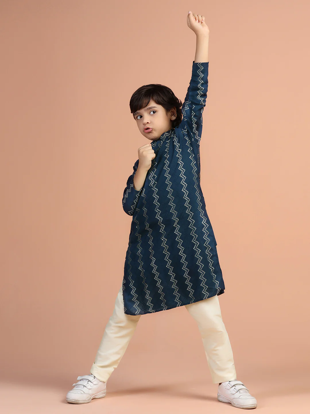 Boy's Navy Blue Textured Kurta - Image 2