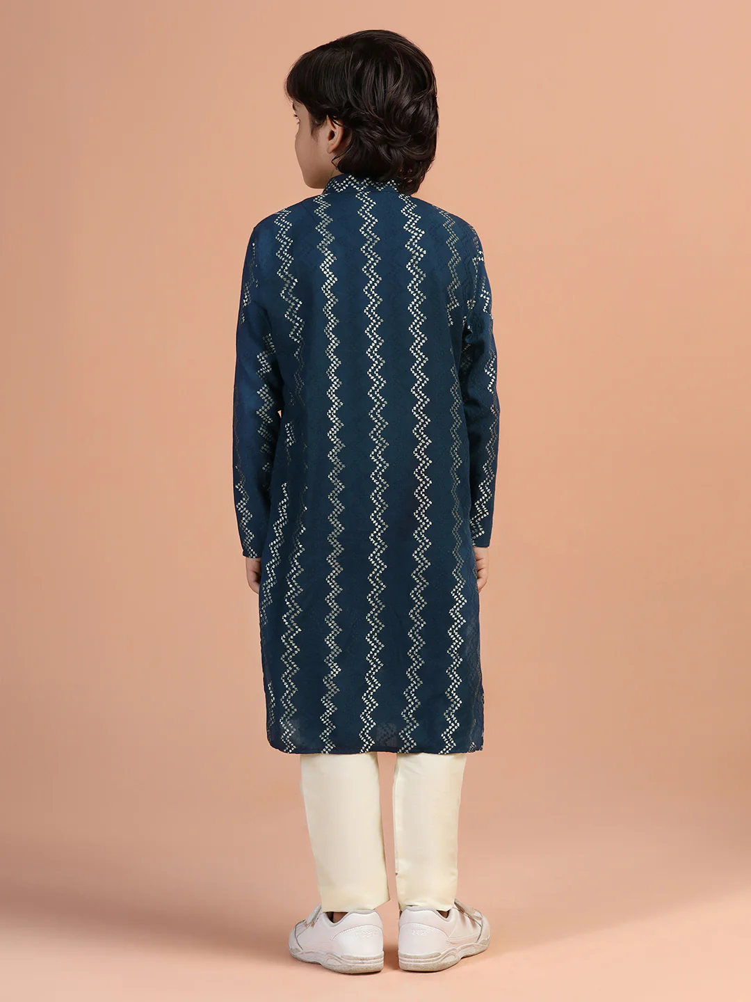 Boy's Navy Blue Textured Kurta - Image 5