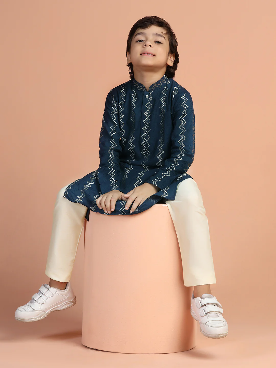 Boy's Navy Blue Textured Kurta - Image 8