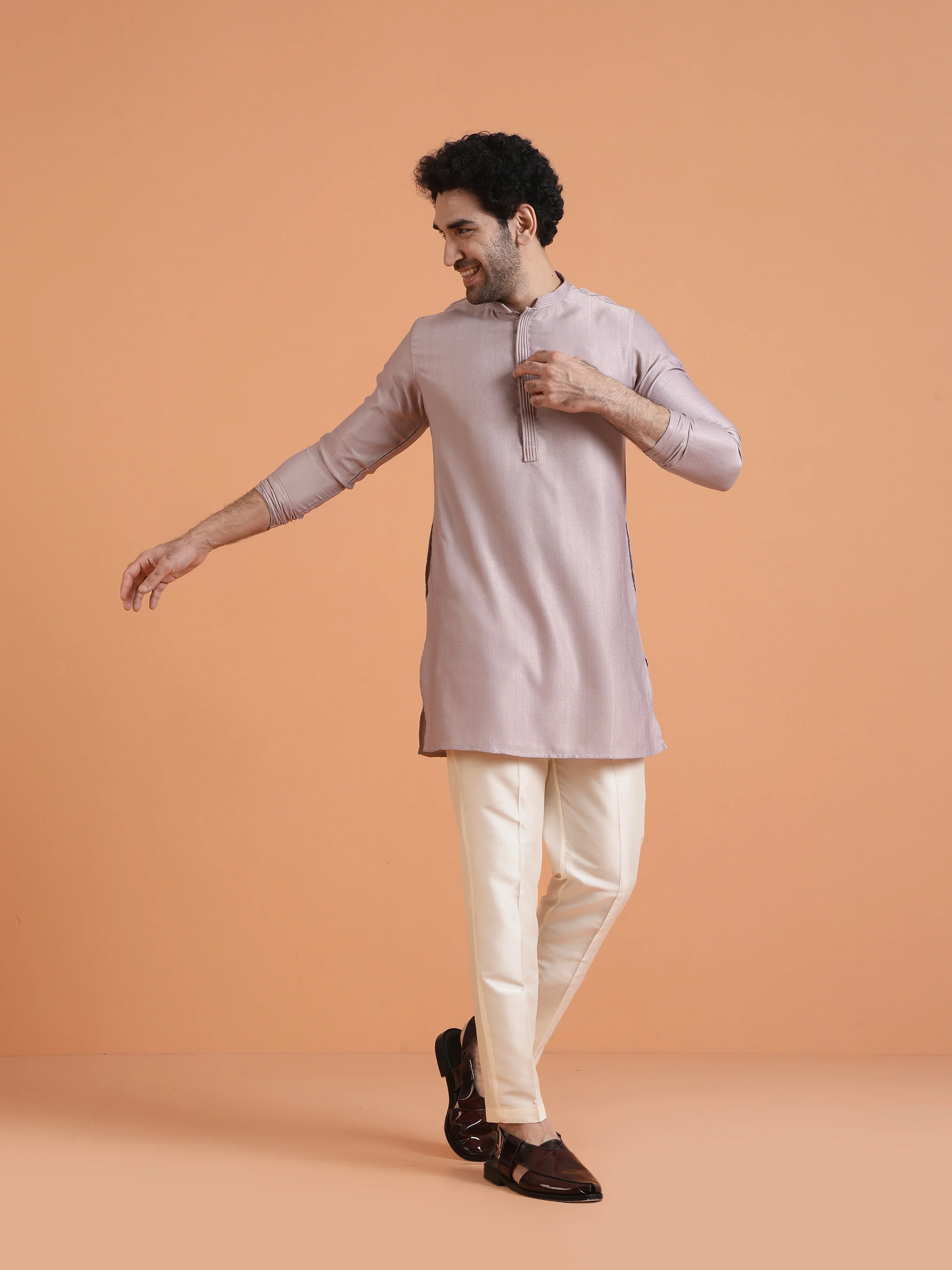 Lilac Silk Blend Solid Mid Kurta - Image 7