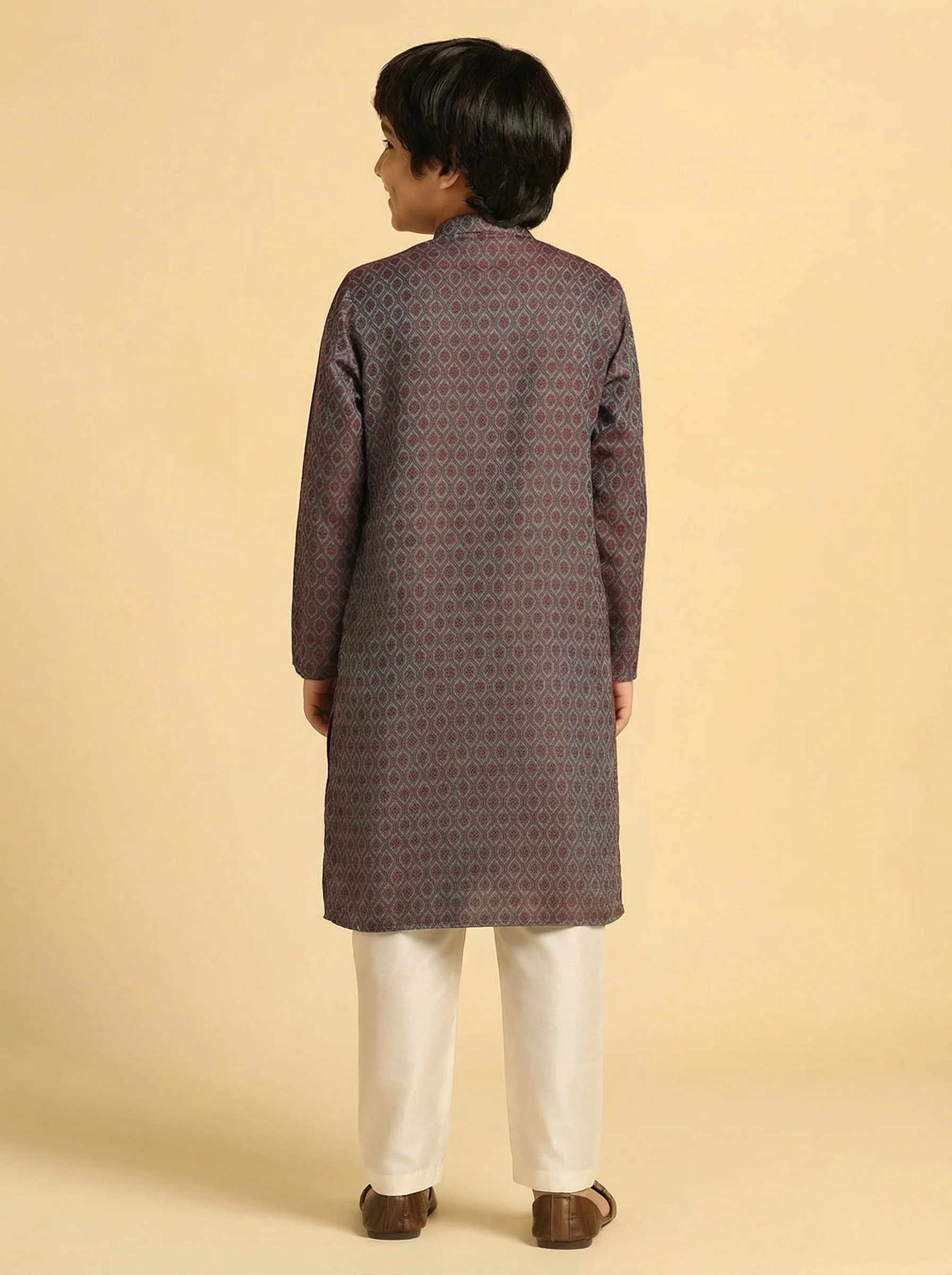 Magenta Silk Blend Self-Design Kurta Pyjama Set - Image 4