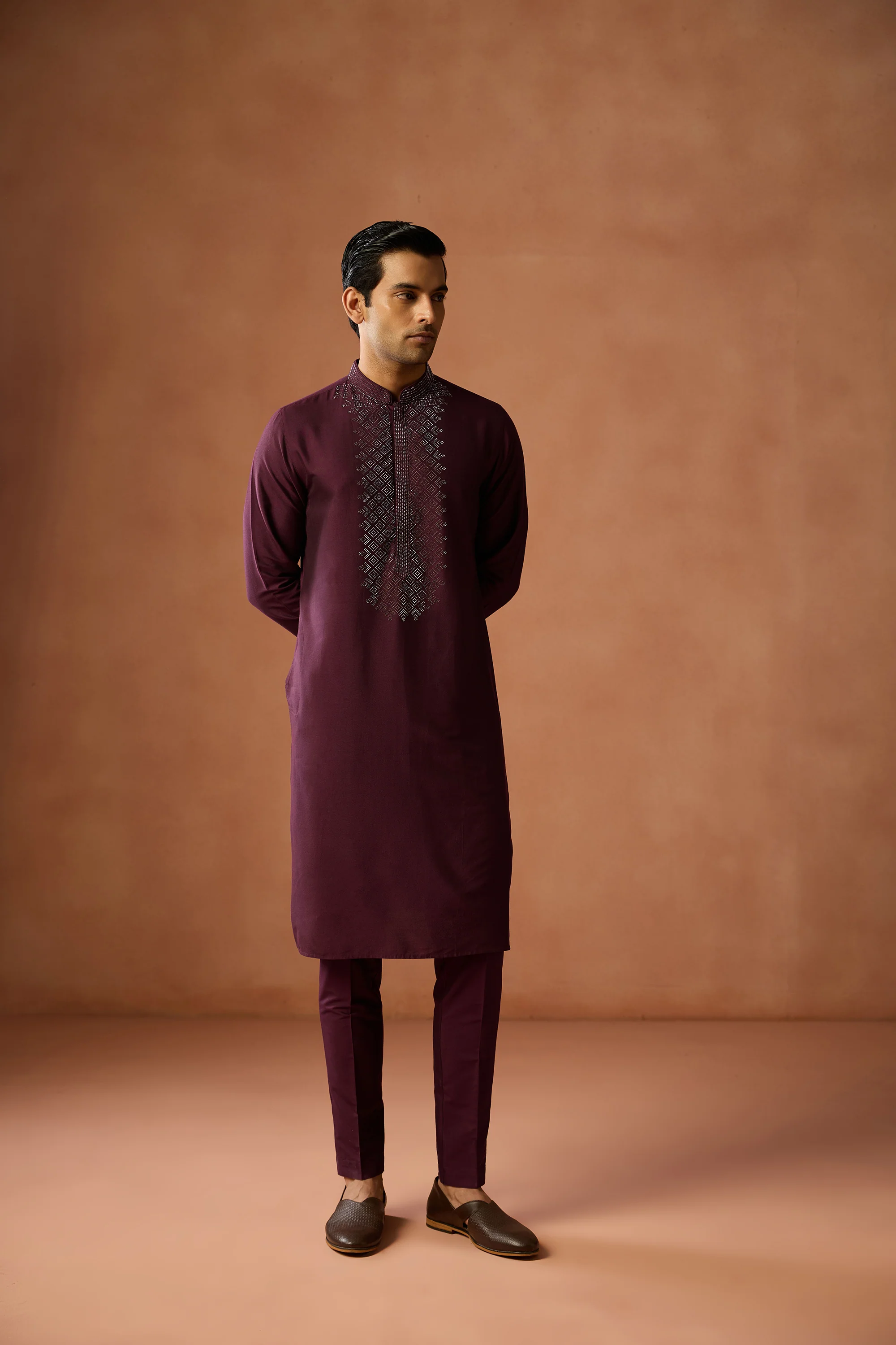 Maroon Geometric Embroidered Kurta Set - Image 3