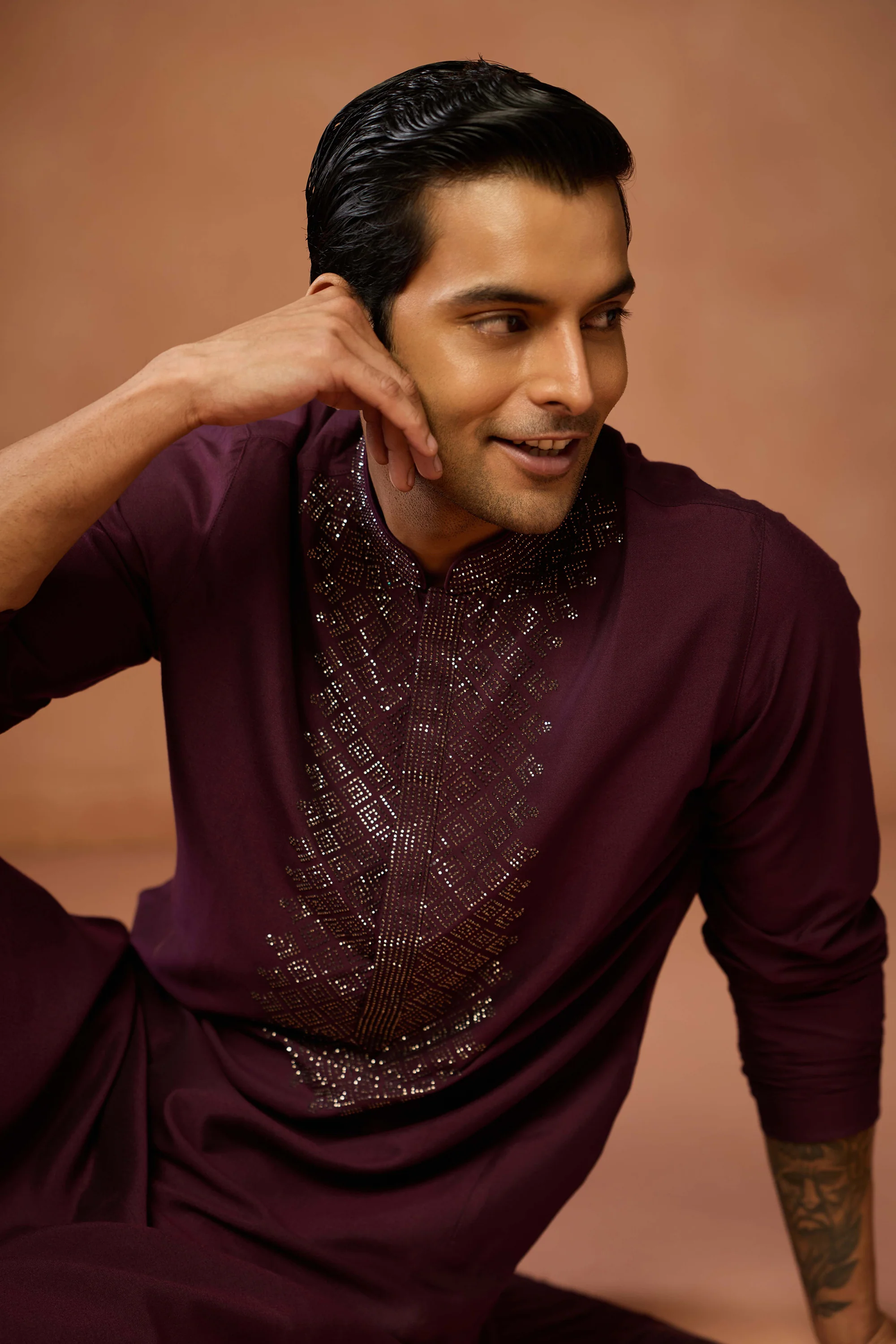 Maroon Geometric Embroidered Kurta Set - Image 7
