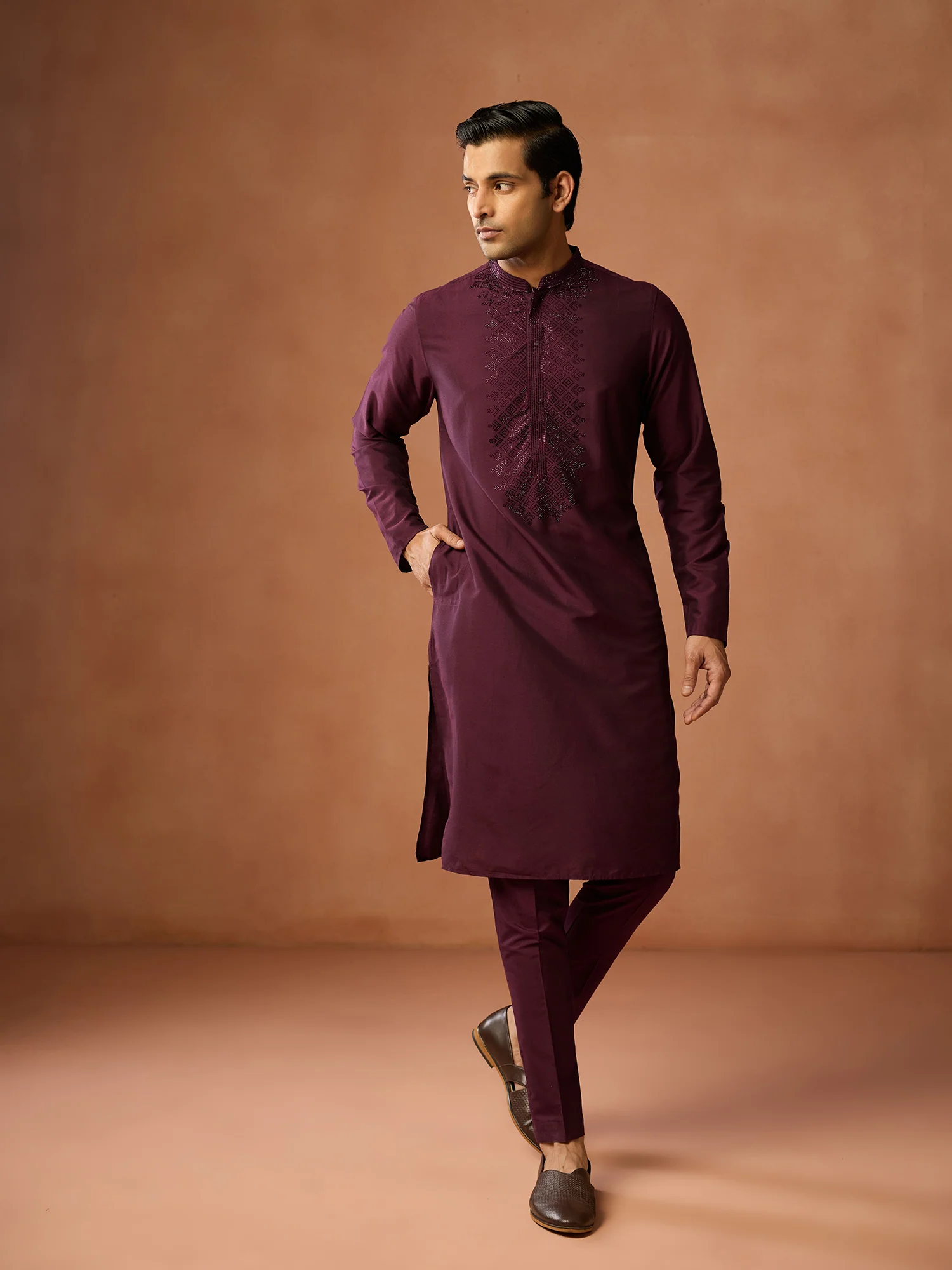 Maroon Geometric Embroidered Kurta Set - Image 3