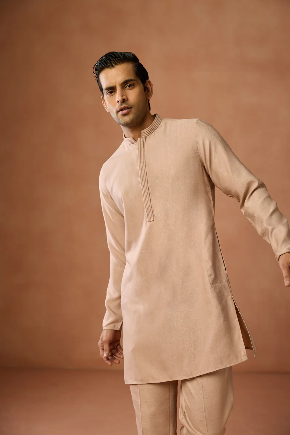 Peach Silk Blend Solid Mid Kurta - Image 6